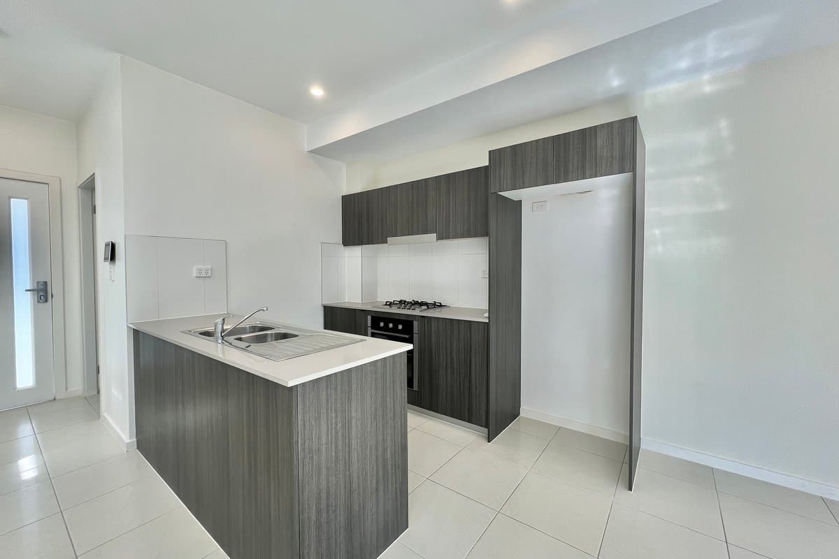 17/ 2b Collis Place, Minto - Thumbnail 3