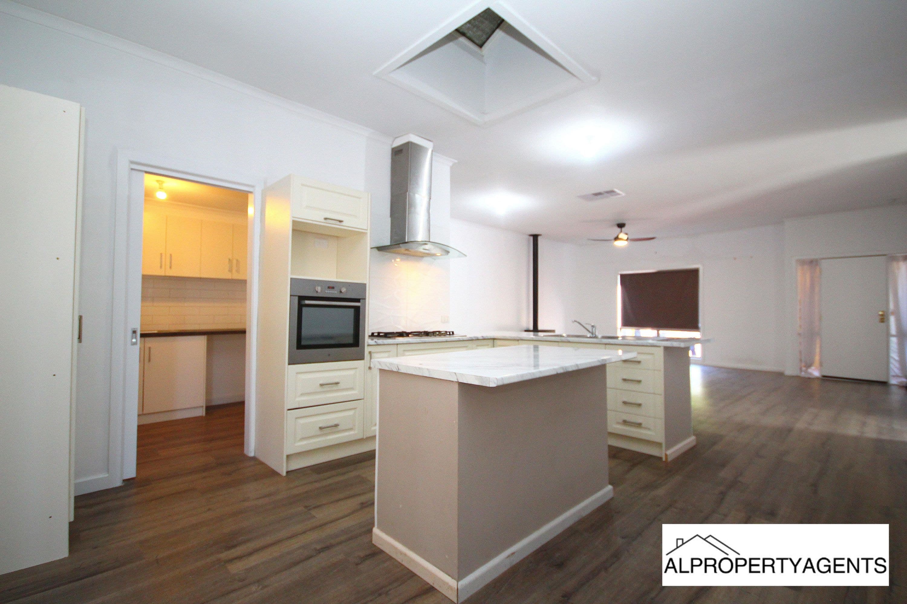 16 Stewart Street, Horsham VIC 3400, Horsham - Thumbnail 2