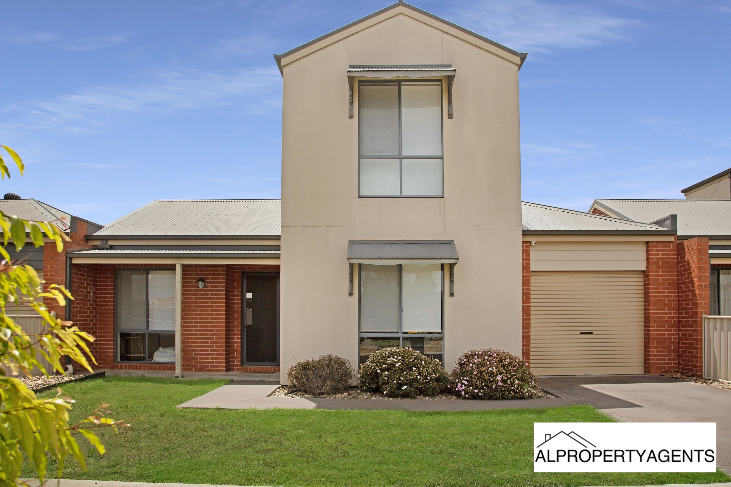 2/9 McTavish Boulevard, Horsham VIC 3400, Horsham - Image 1