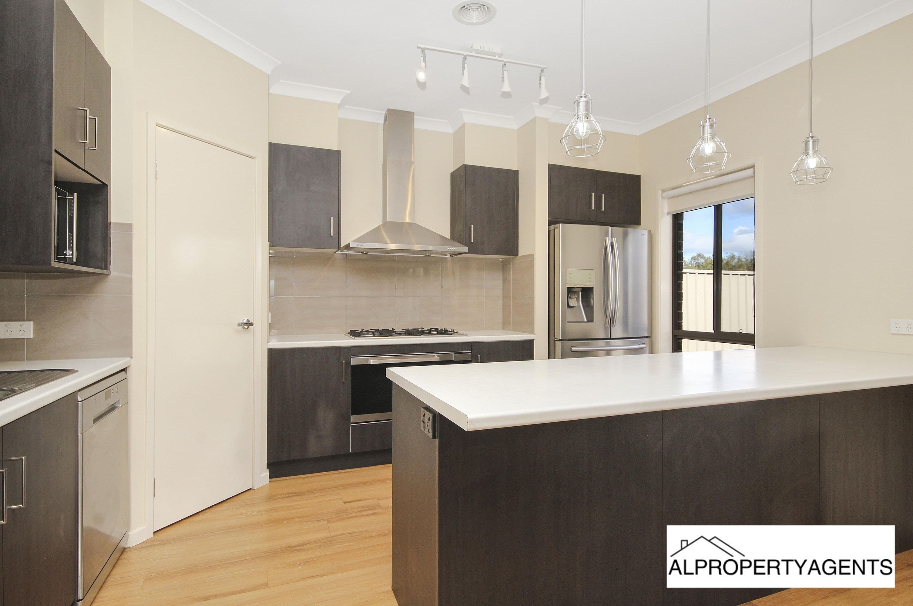 16 Evans Way, Horsham VIC 3400, Horsham - Thumbnail 2