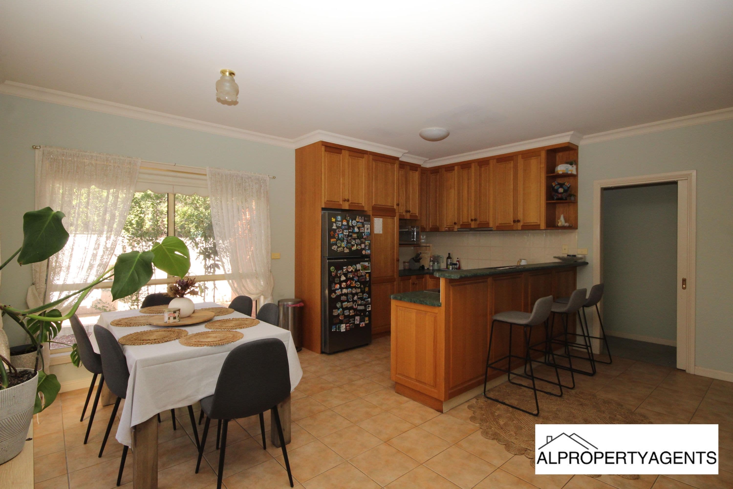 16 Knowles Street, Horsham VIC 3400, Horsham - Thumbnail 4