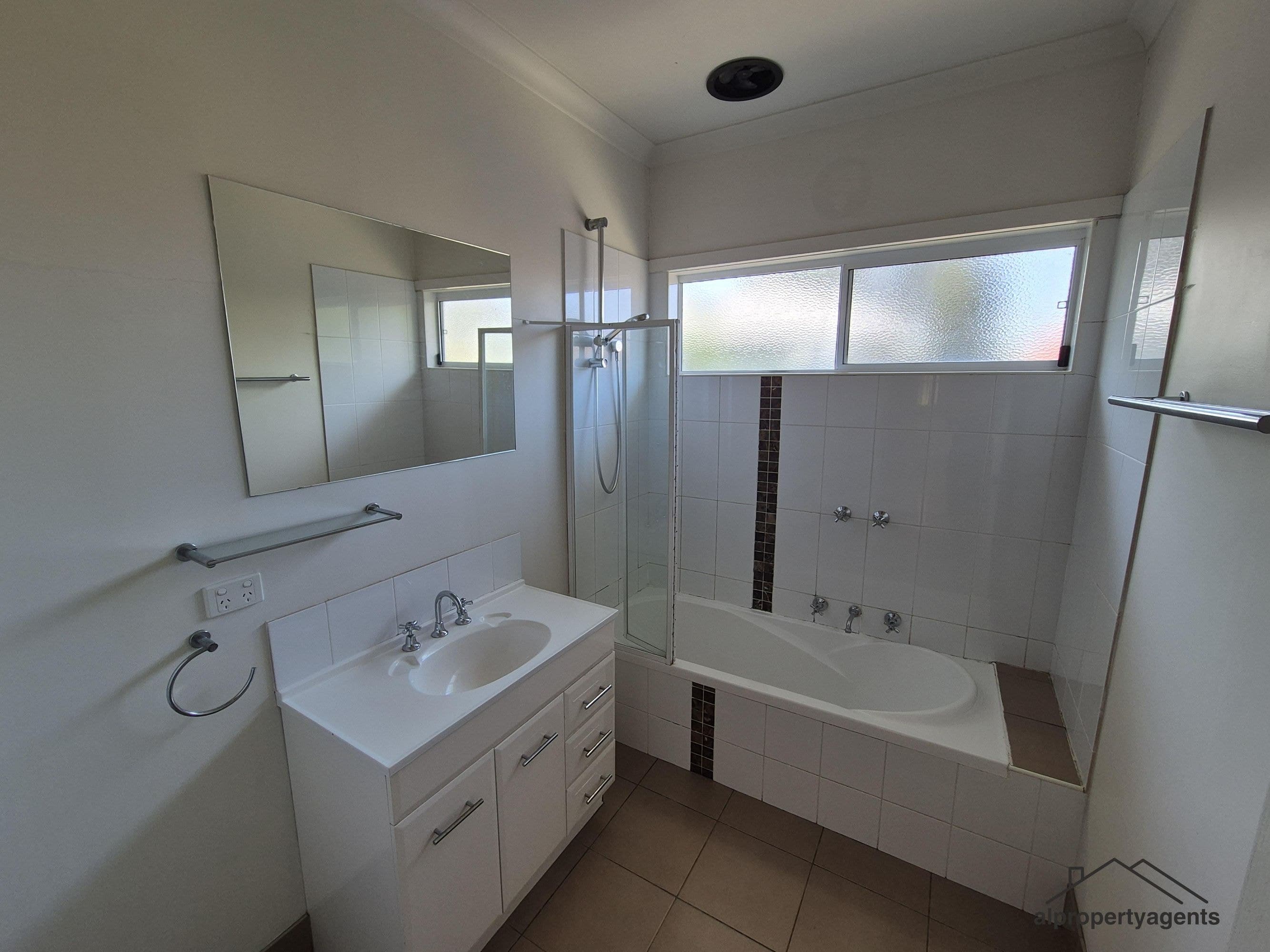 22 Tena Avenue, Horsham VIC 3400, Horsham - Thumbnail 5