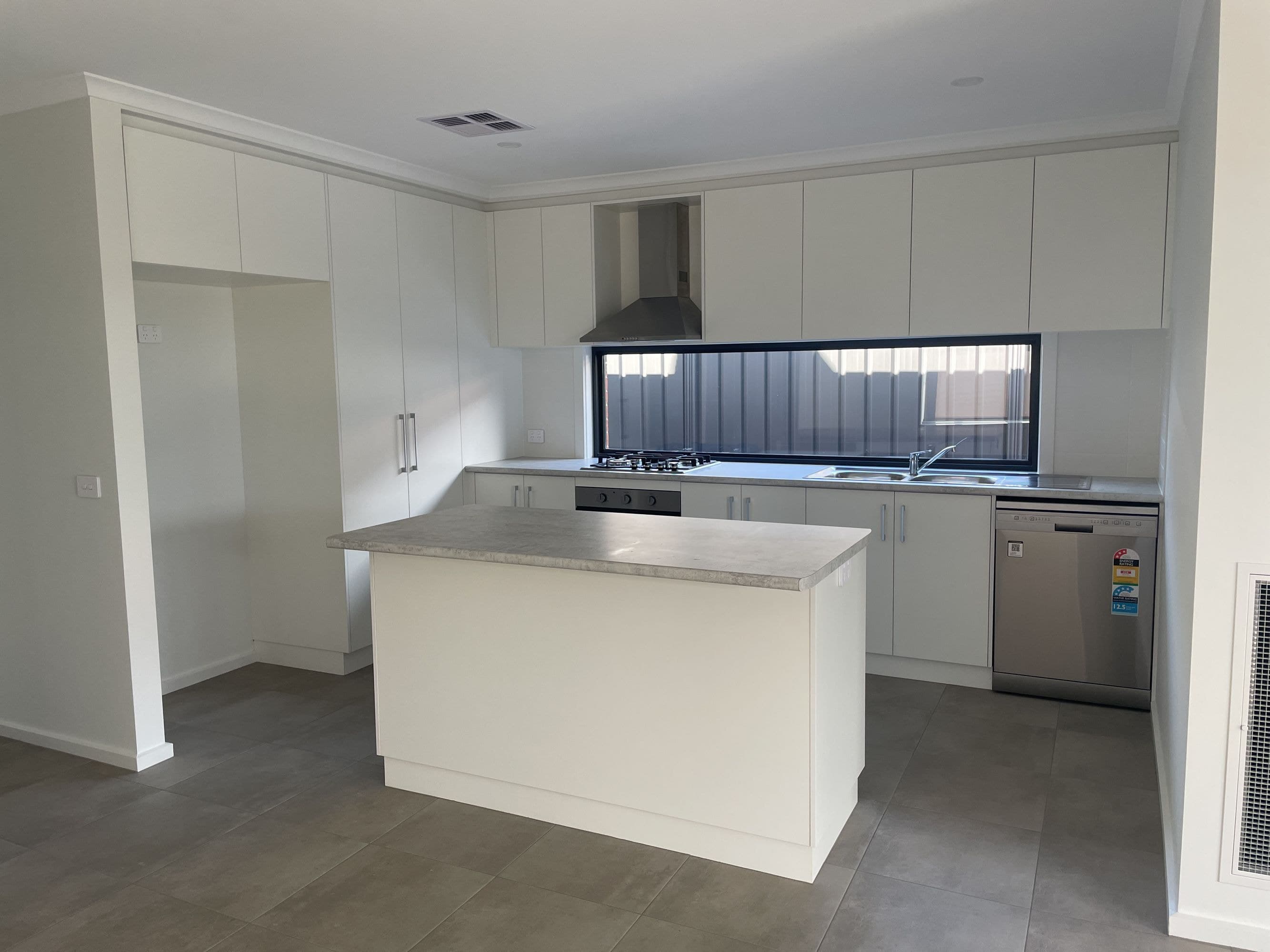 2/47 Arthur Drive, Horsham VIC 3400, Horsham - Thumbnail 2