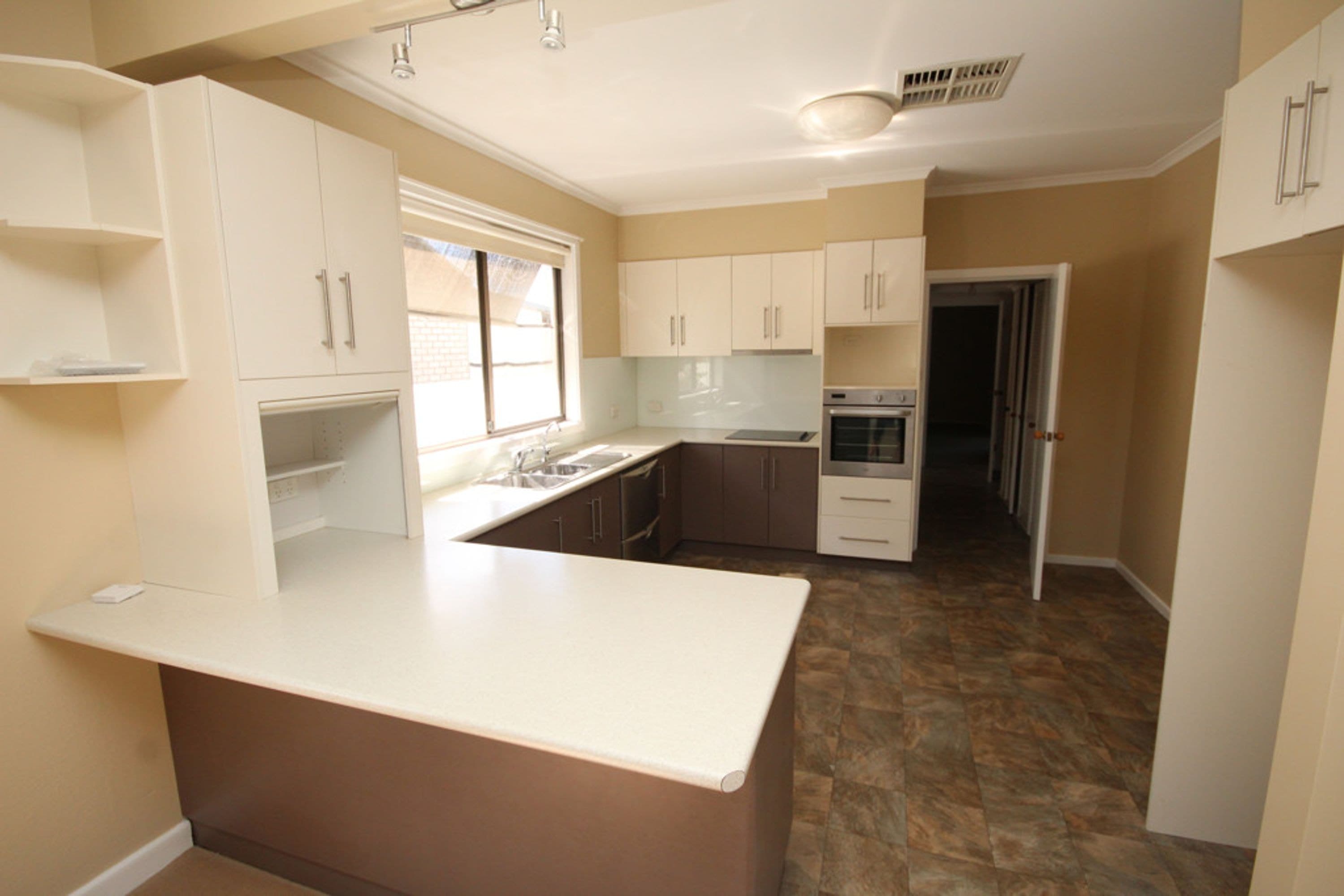 19 Milbourne Street, Warracknabeal VIC 3393, Warracknabeal - Thumbnail 2