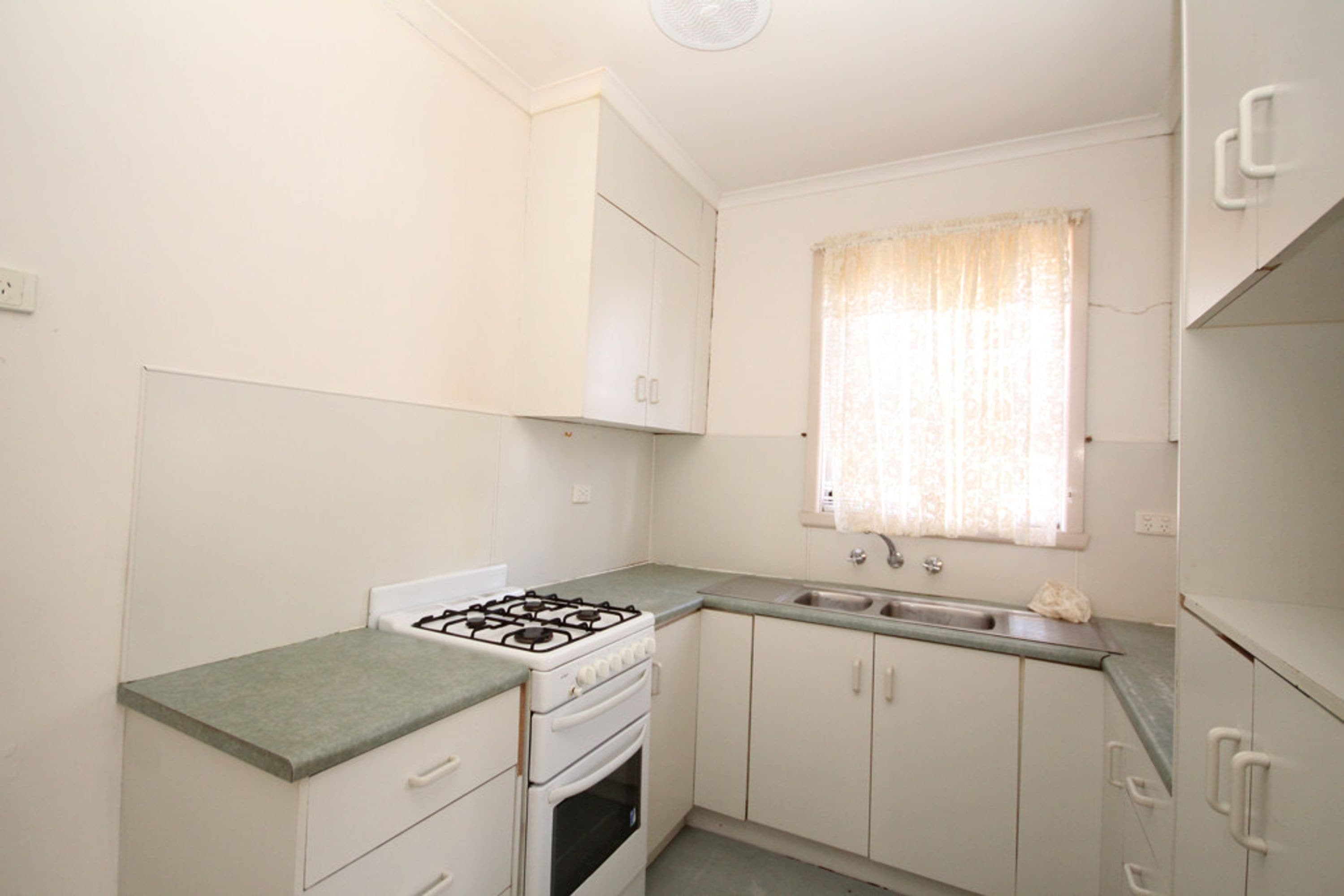 14 Elizabeth Street, Horsham VIC 3400, Horsham - Thumbnail 2