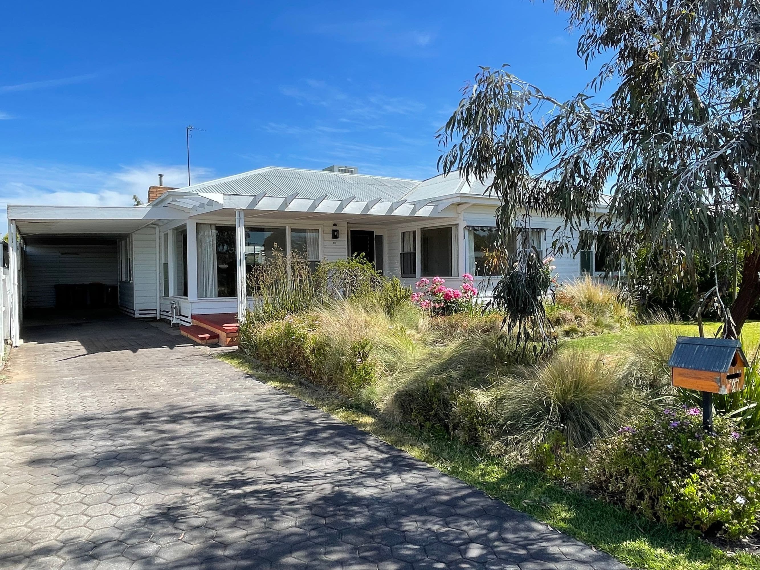 27 Laurel Street, Horsham VIC 3400, Horsham - Image 1