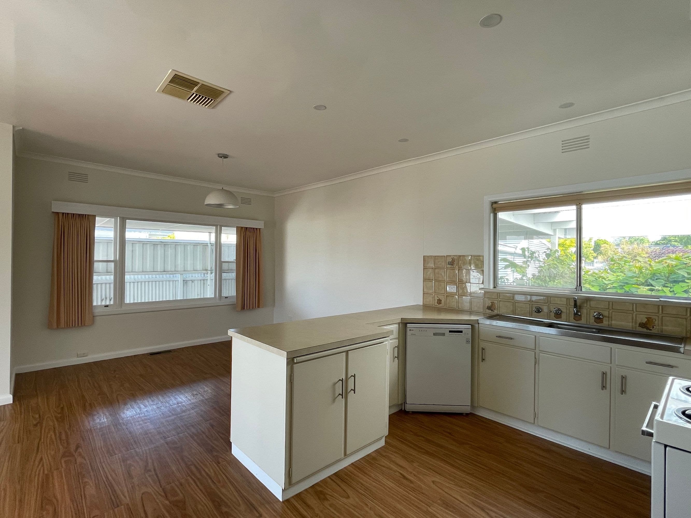 27 Laurel Street, Horsham VIC 3400, Horsham - Thumbnail 4