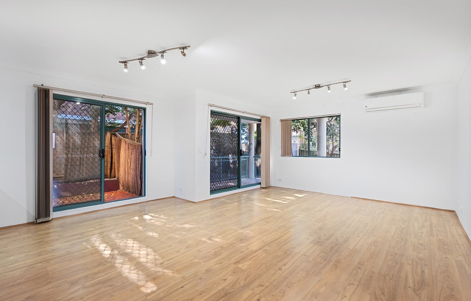 10/22 Merton Street, Sutherland - Thumbnail 2