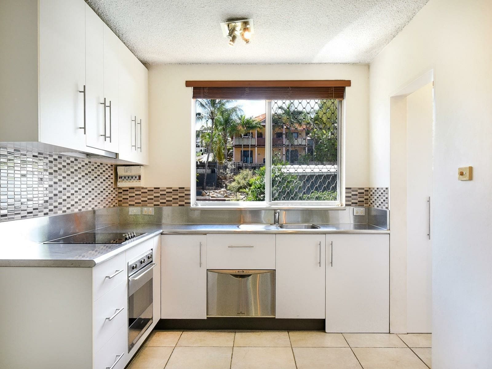 11/17 Stanton Terrace, NORTH WARD, North Ward - Image 1