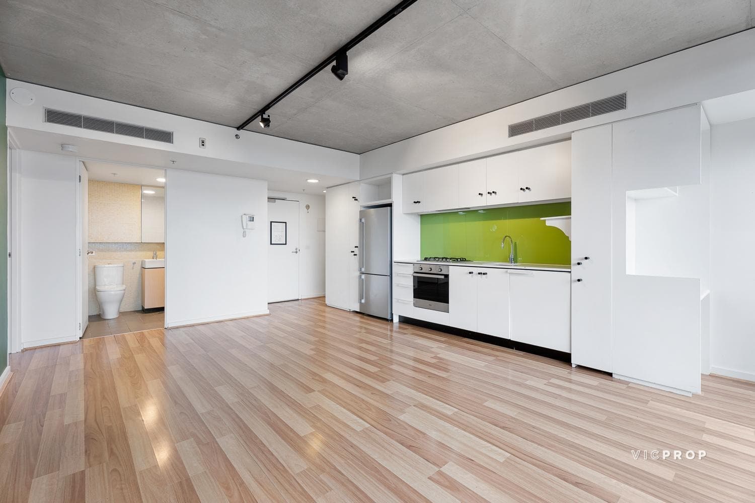 1108/152 Sturt Street, Southbank - Thumbnail 2