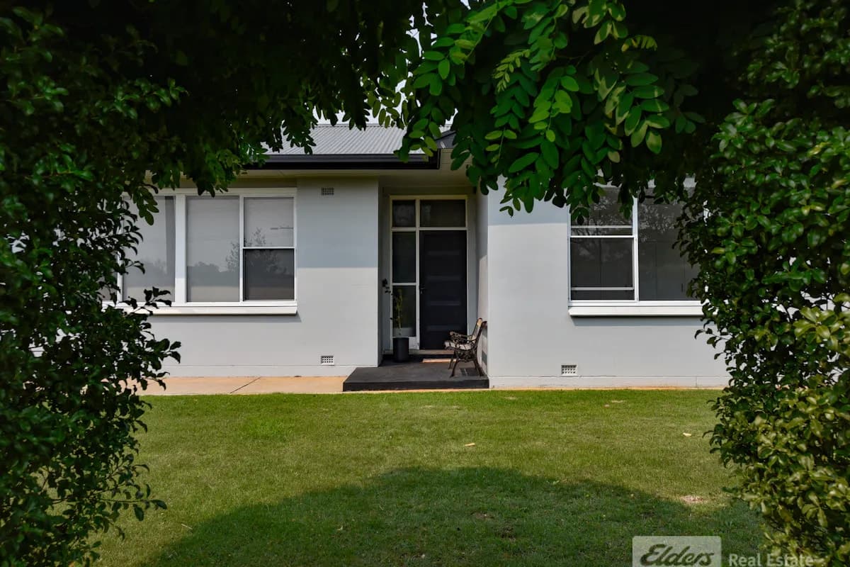 1 Rendelsham Road, Millicent, SA, 5280, Millicent - Thumbnail 2