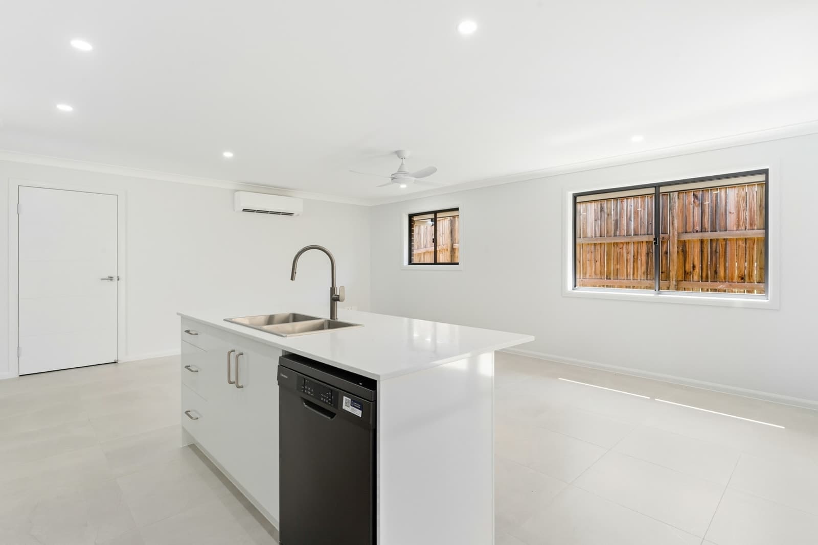 36 Keppel Avenue, NORMAN GARDENS, Norman Gardens - Thumbnail 2