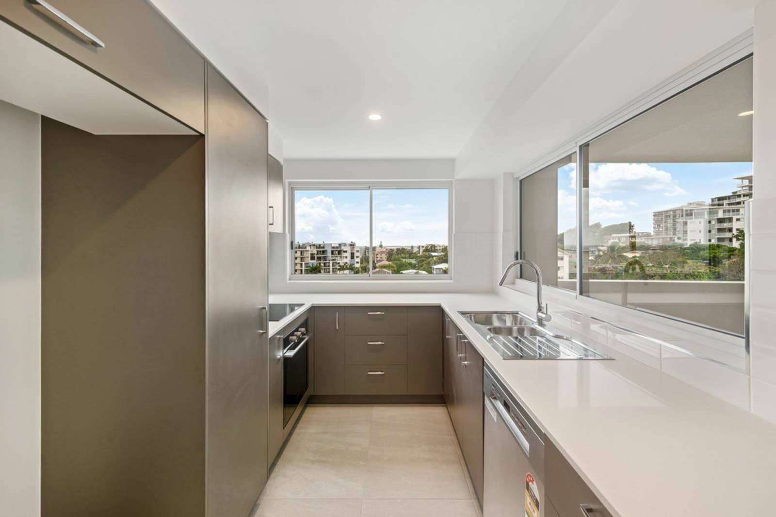 19/27 Verney Street, KINGS BEACH, Kings Beach - Thumbnail 2