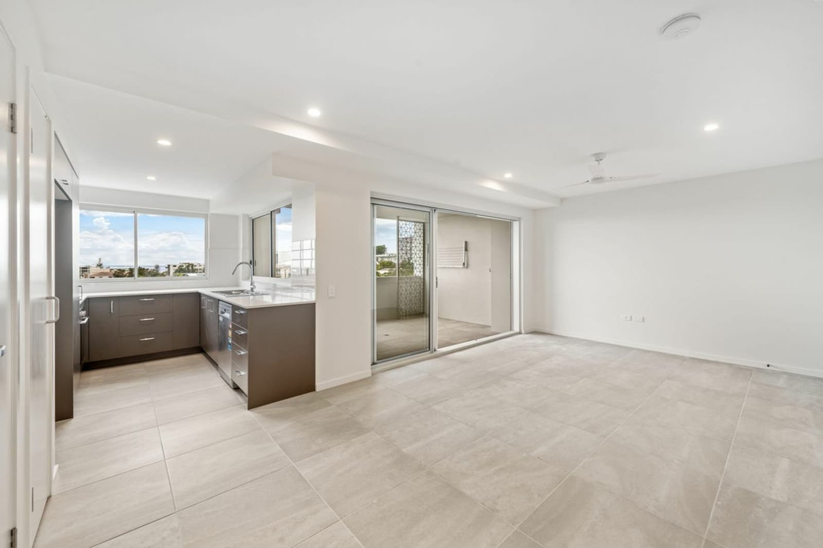 19/27 Verney Street, KINGS BEACH, Kings Beach - Thumbnail 3