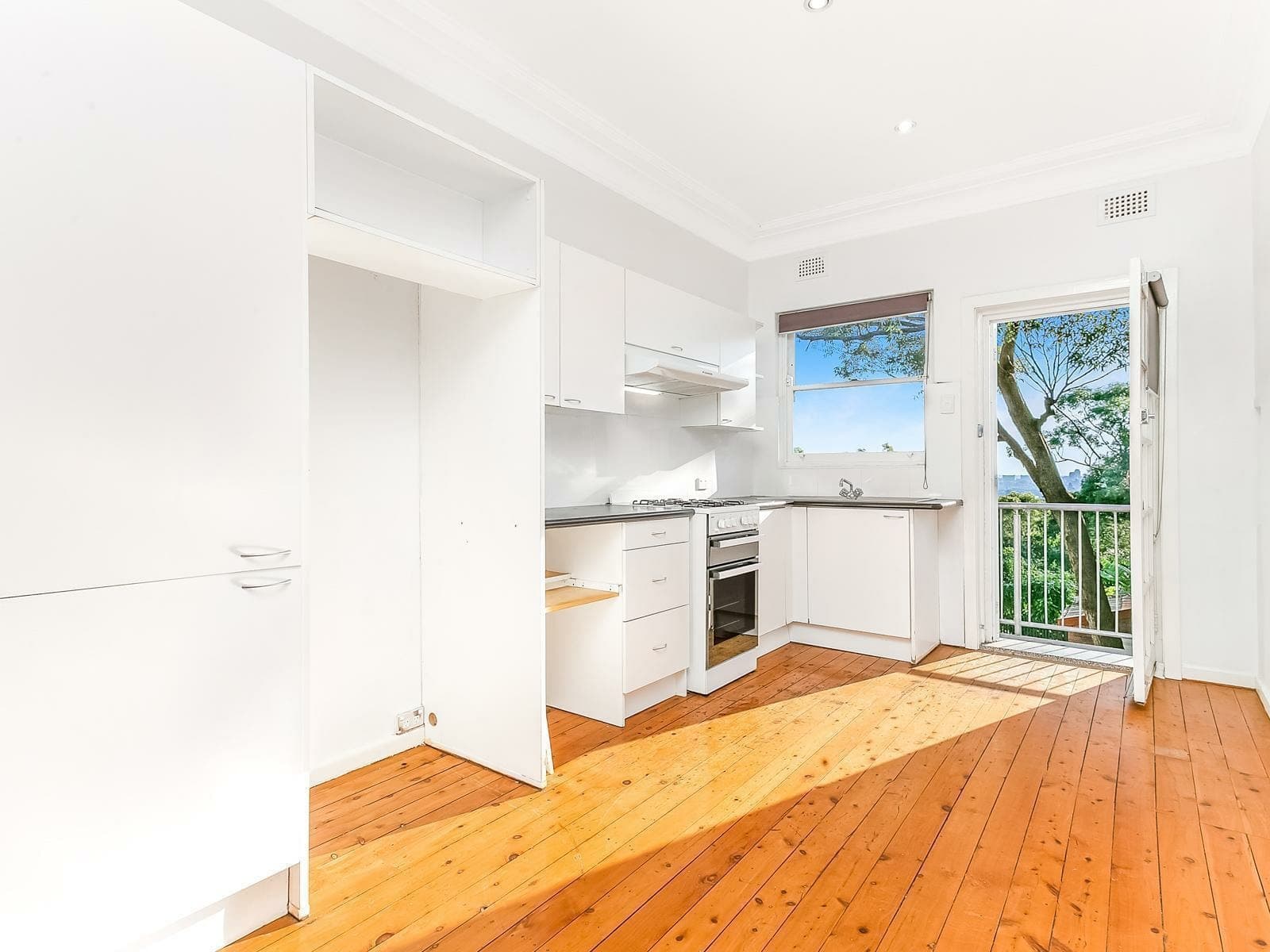 4/7 Henry Street, QUEENS PARK, Queens Park - Thumbnail 2