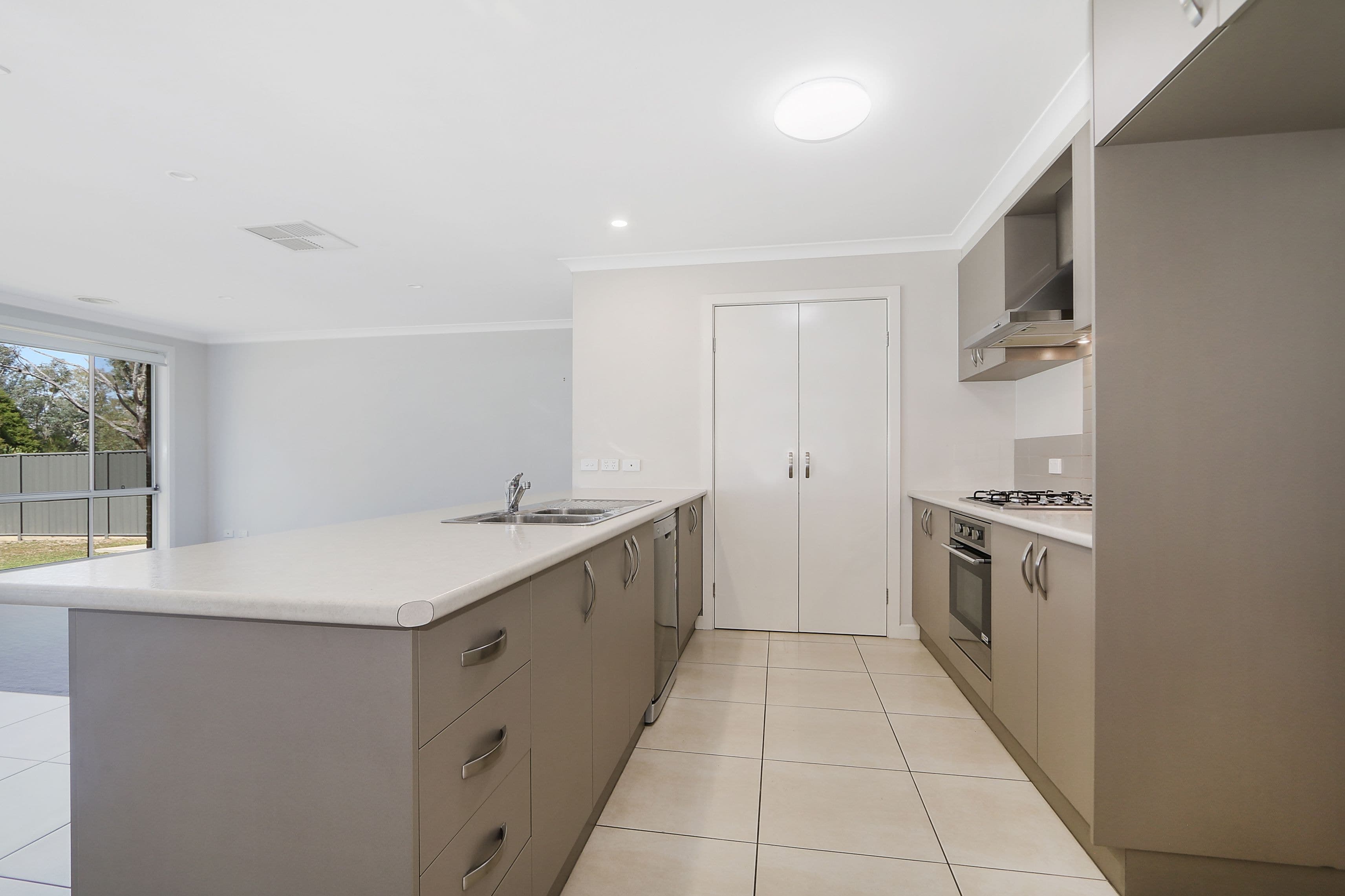 2/46 Hotham Crescent, Thurgoona NSW 2640, Thurgoona - Thumbnail 2