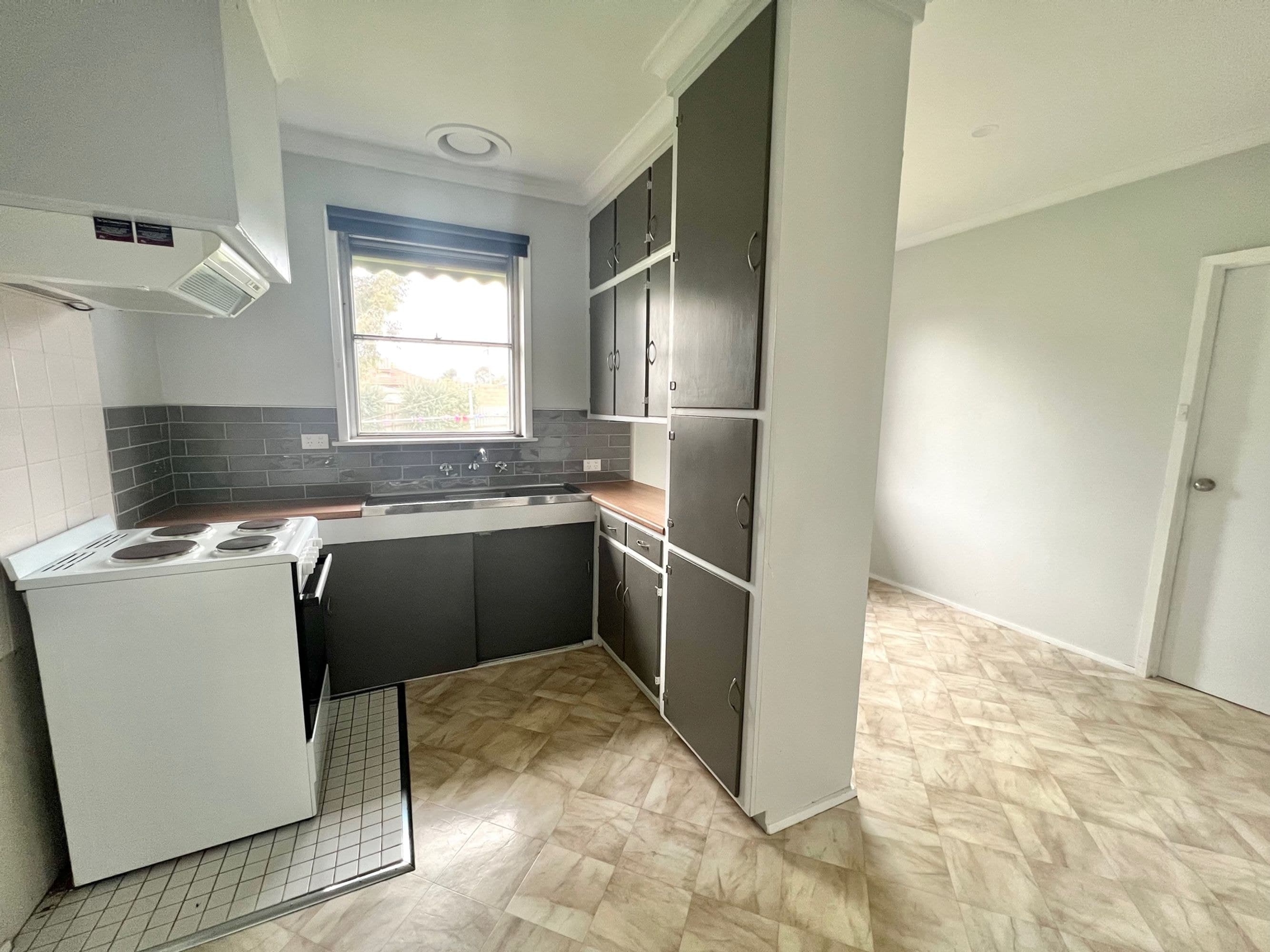 24 Winifred Street, Horsham VIC 3400, Horsham - Thumbnail 2