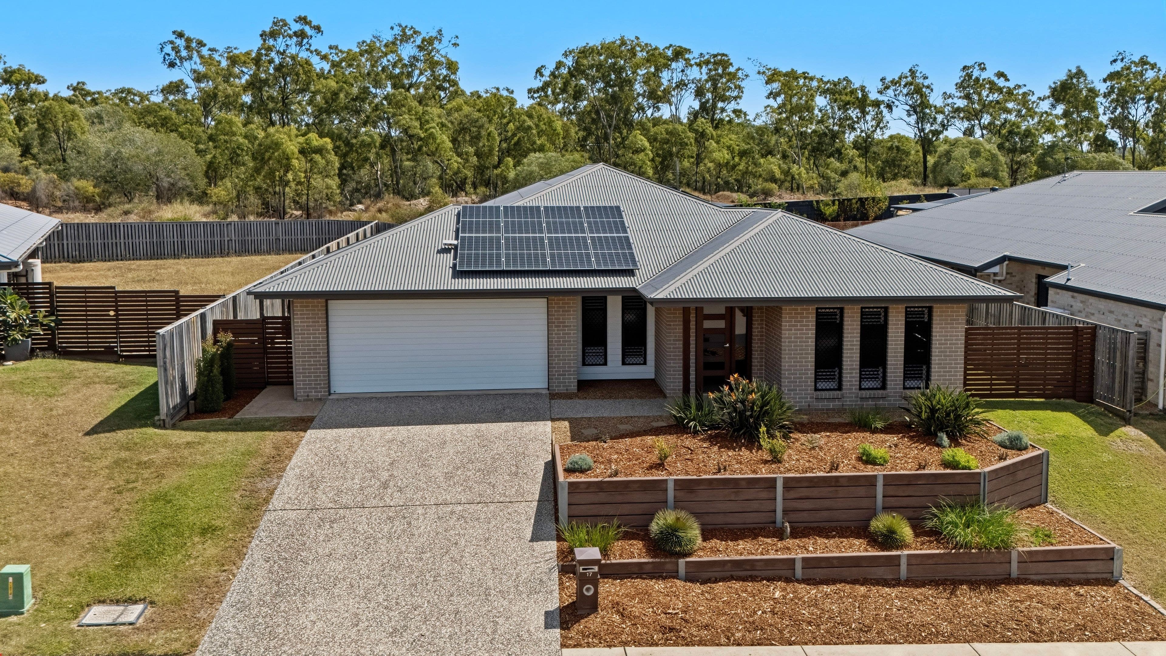 17 Lenthall Street, Boyne Island QLD 4680, Boyne Island - Thumbnail 2