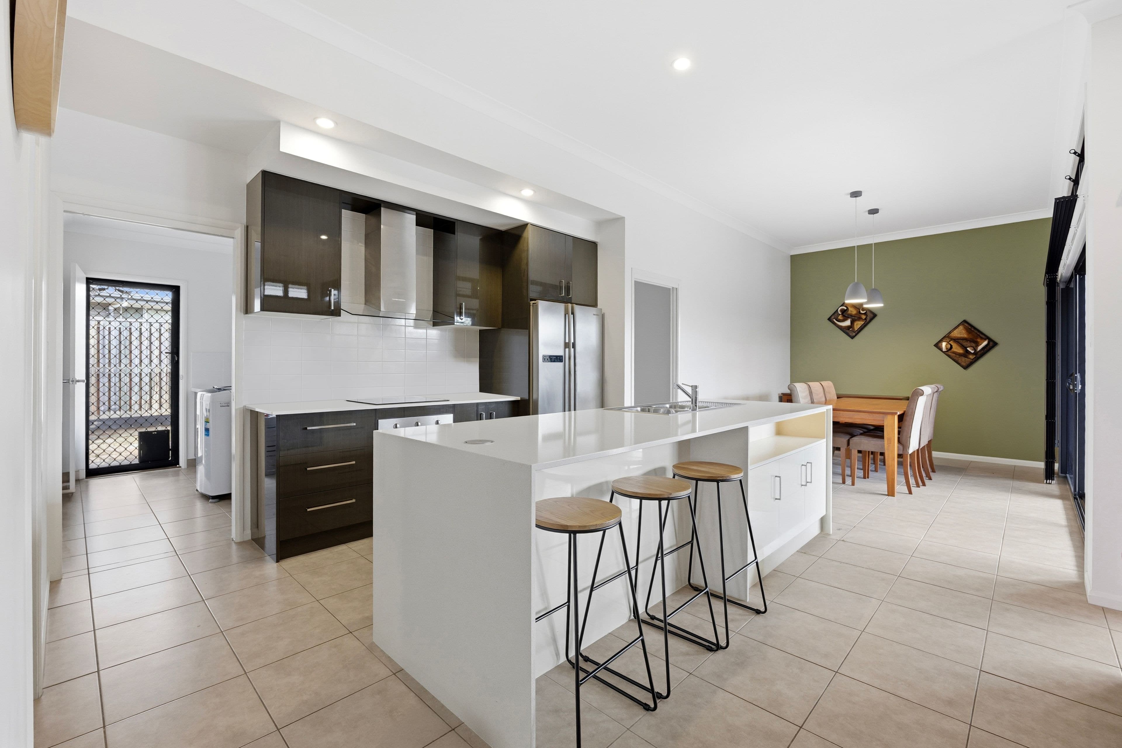 17 Lenthall Street, Boyne Island QLD 4680, Boyne Island - Thumbnail 3
