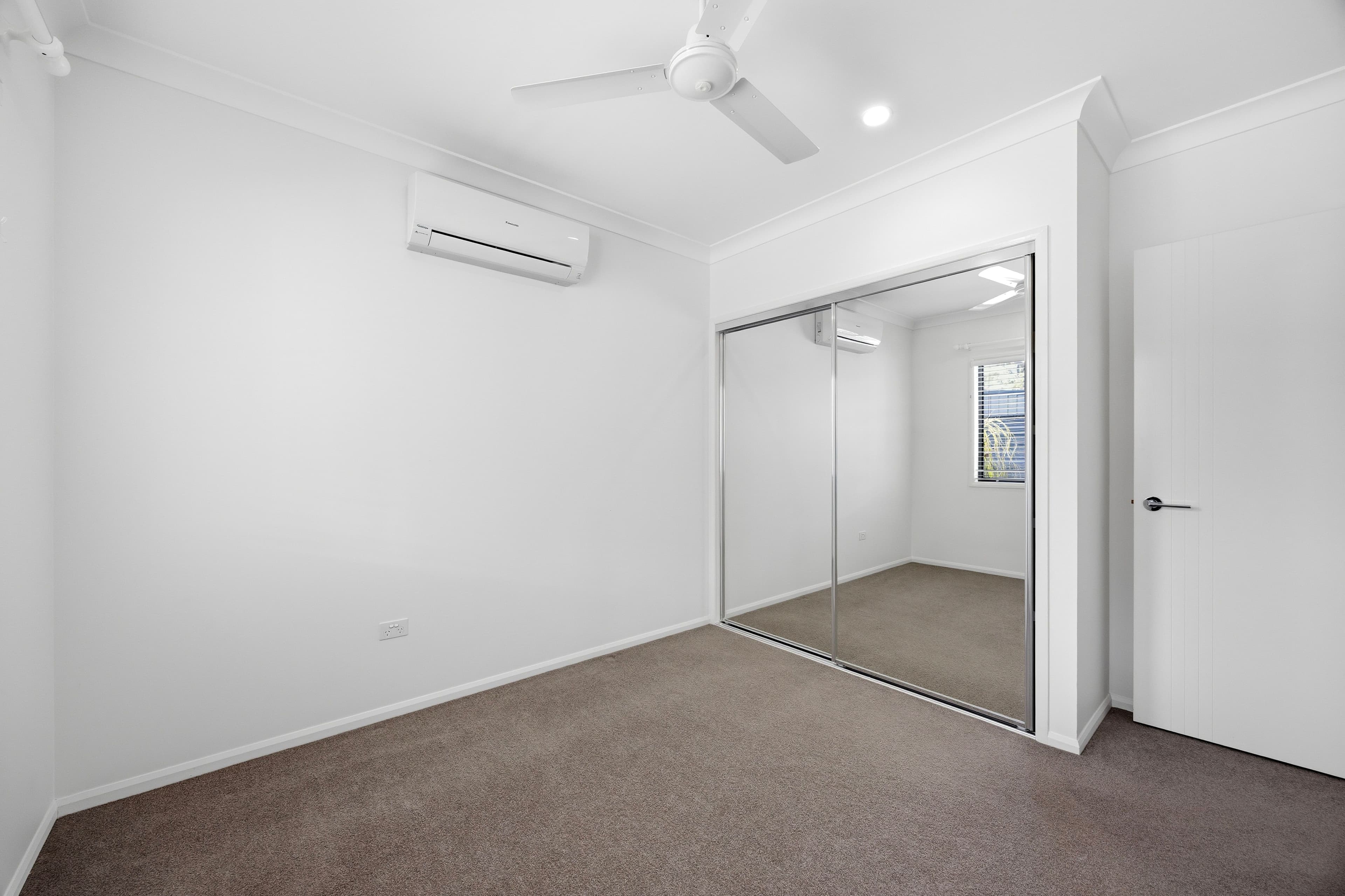 17 Lenthall Street, Boyne Island QLD 4680, Boyne Island - Thumbnail 8