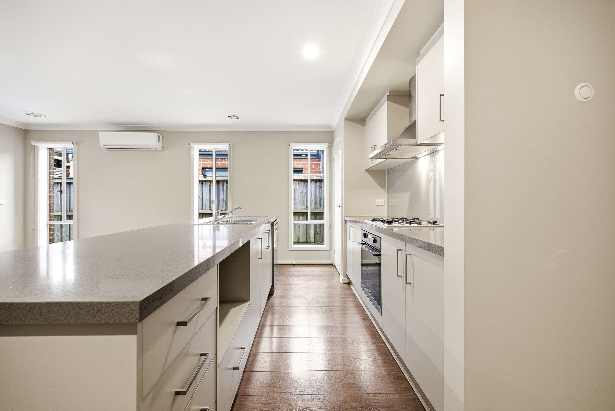47 Elmsford Crescent, Cranbourne West VIC 3977, Cranbourne West - Thumbnail 2