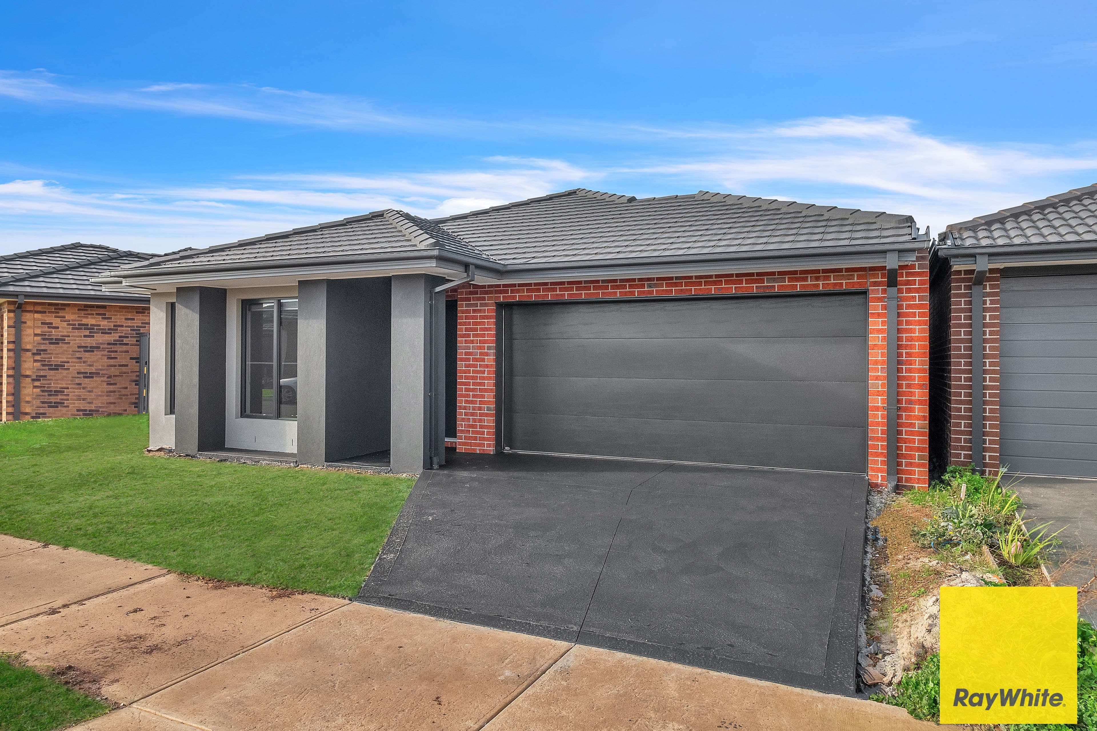 44 Paradoxa Way, Tarneit VIC 3029, Tarneit - Thumbnail 2