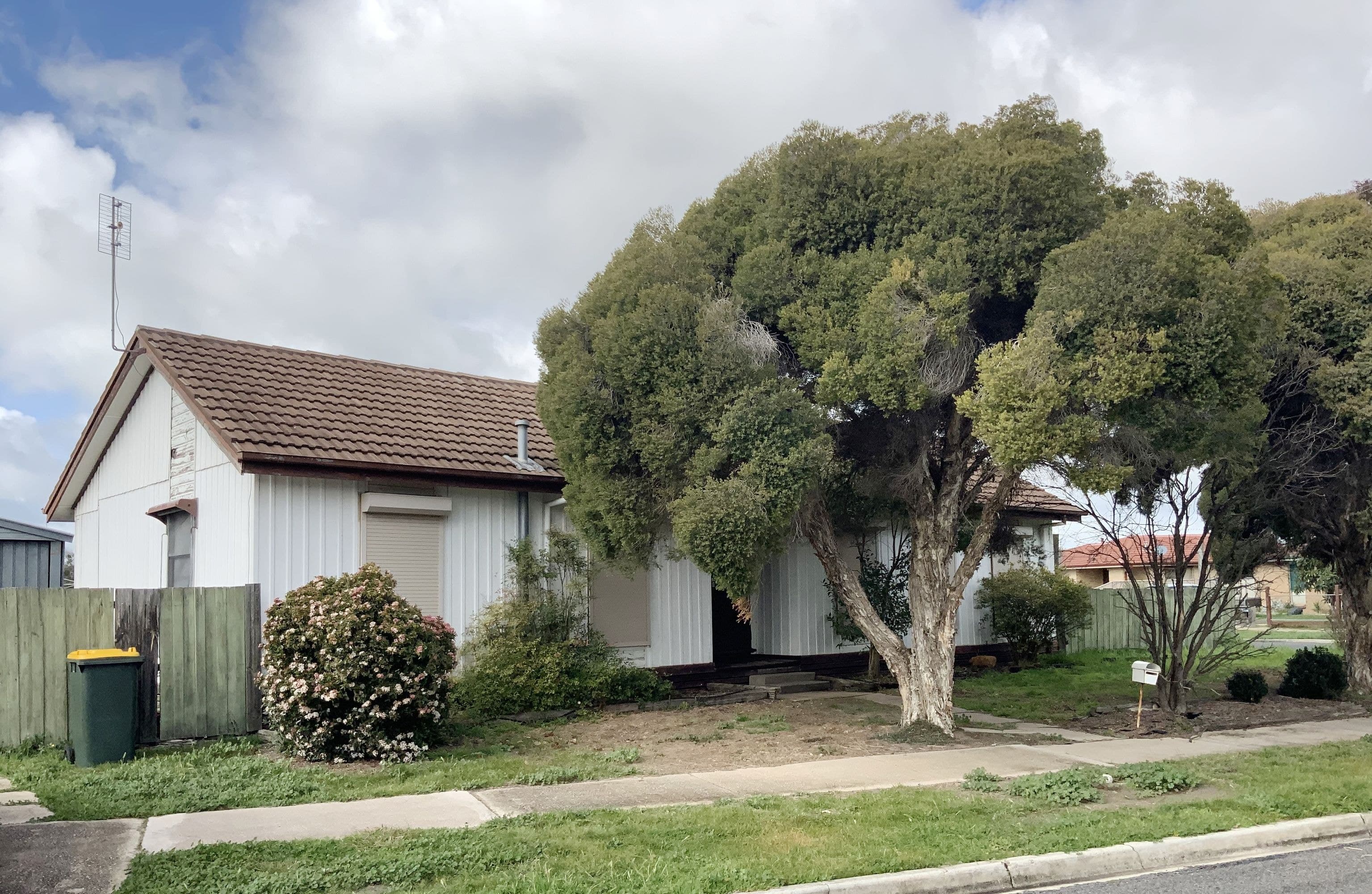 18 Forsyth Avenue, Horsham VIC 3400, Horsham - Thumbnail 2