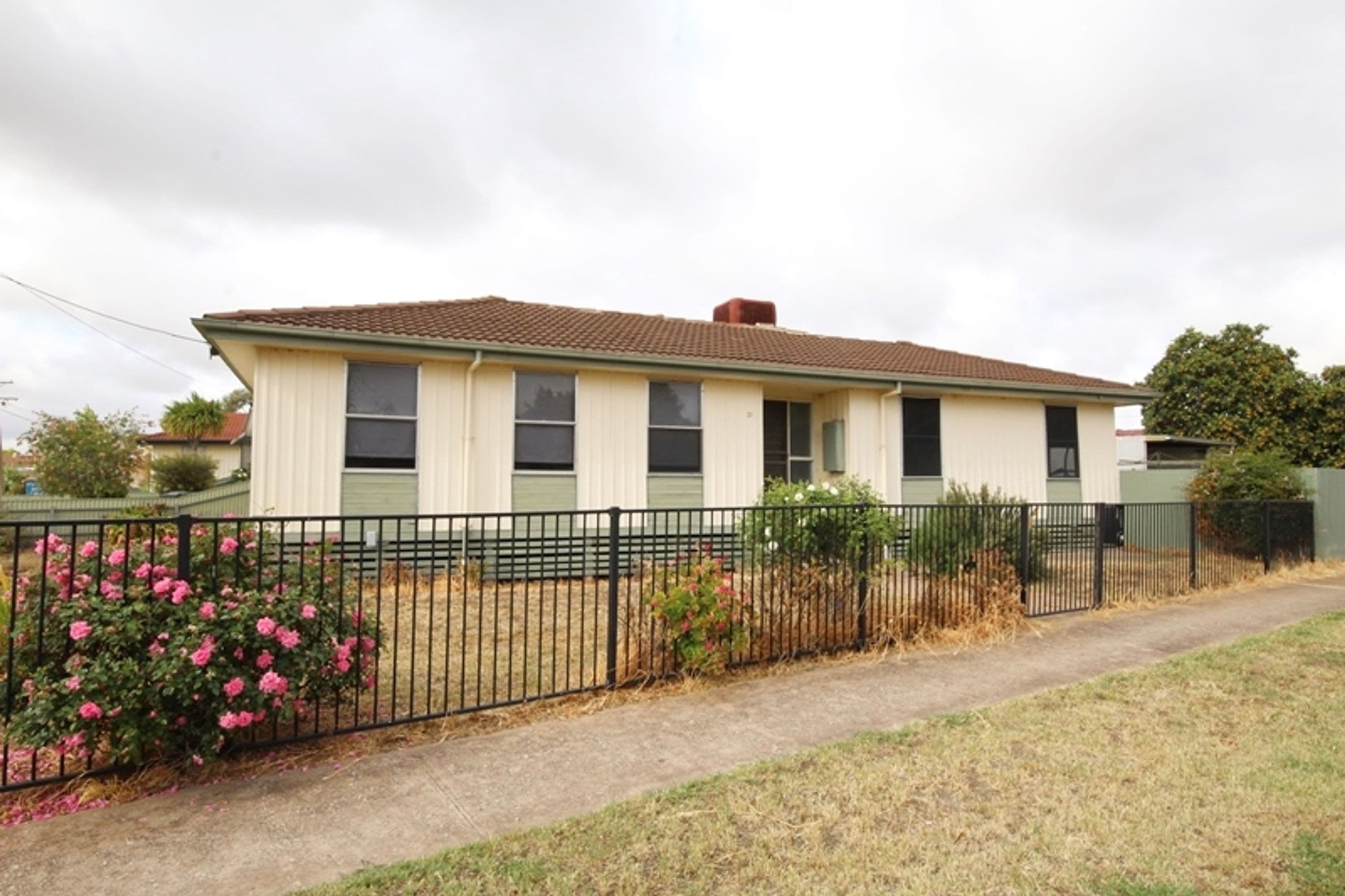 21 Felstead Avenue, Horsham VIC 3400, Horsham - Image 1