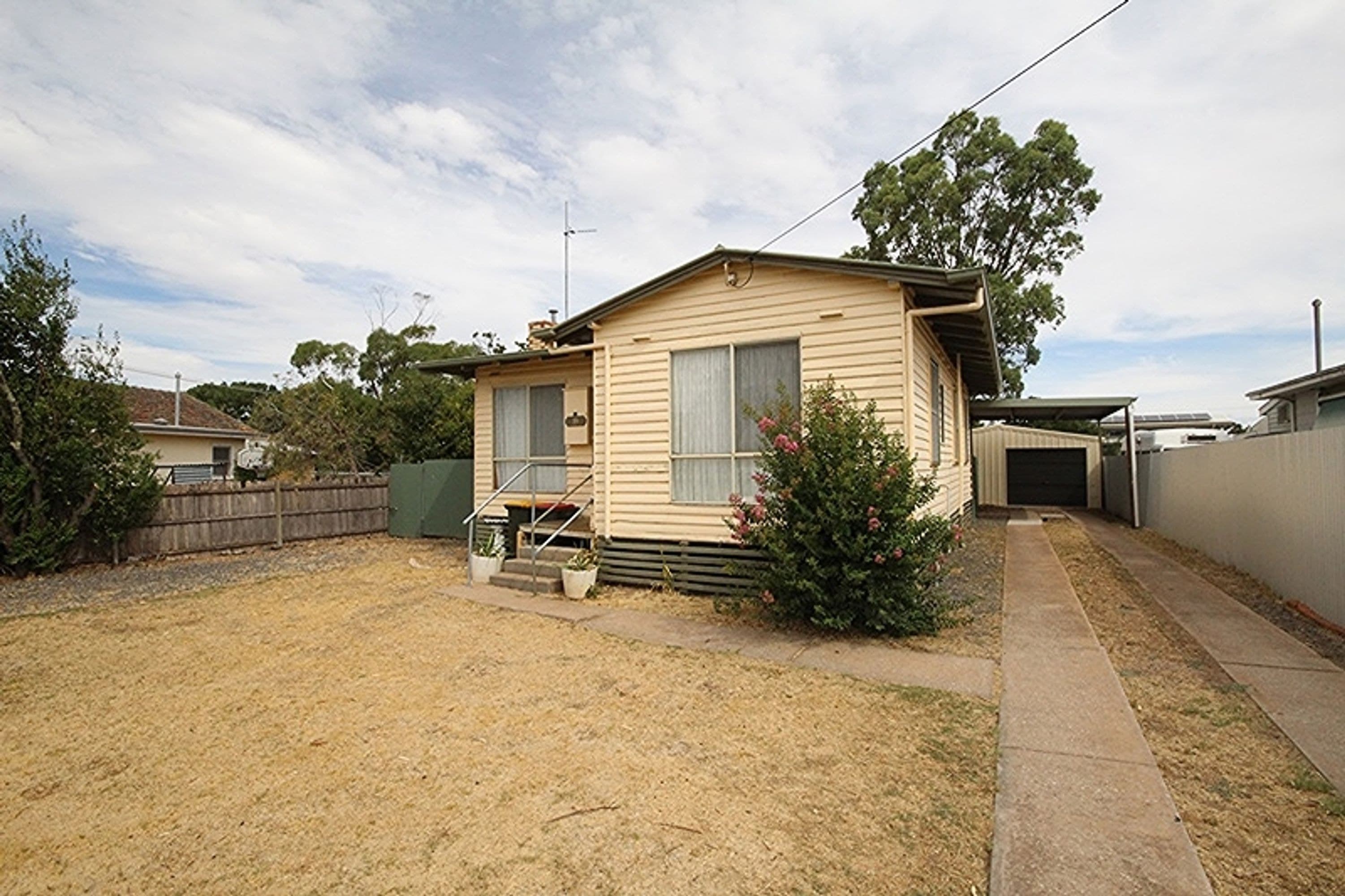 19 Elizabeth Street, Horsham VIC 3400, Horsham - Thumbnail 2