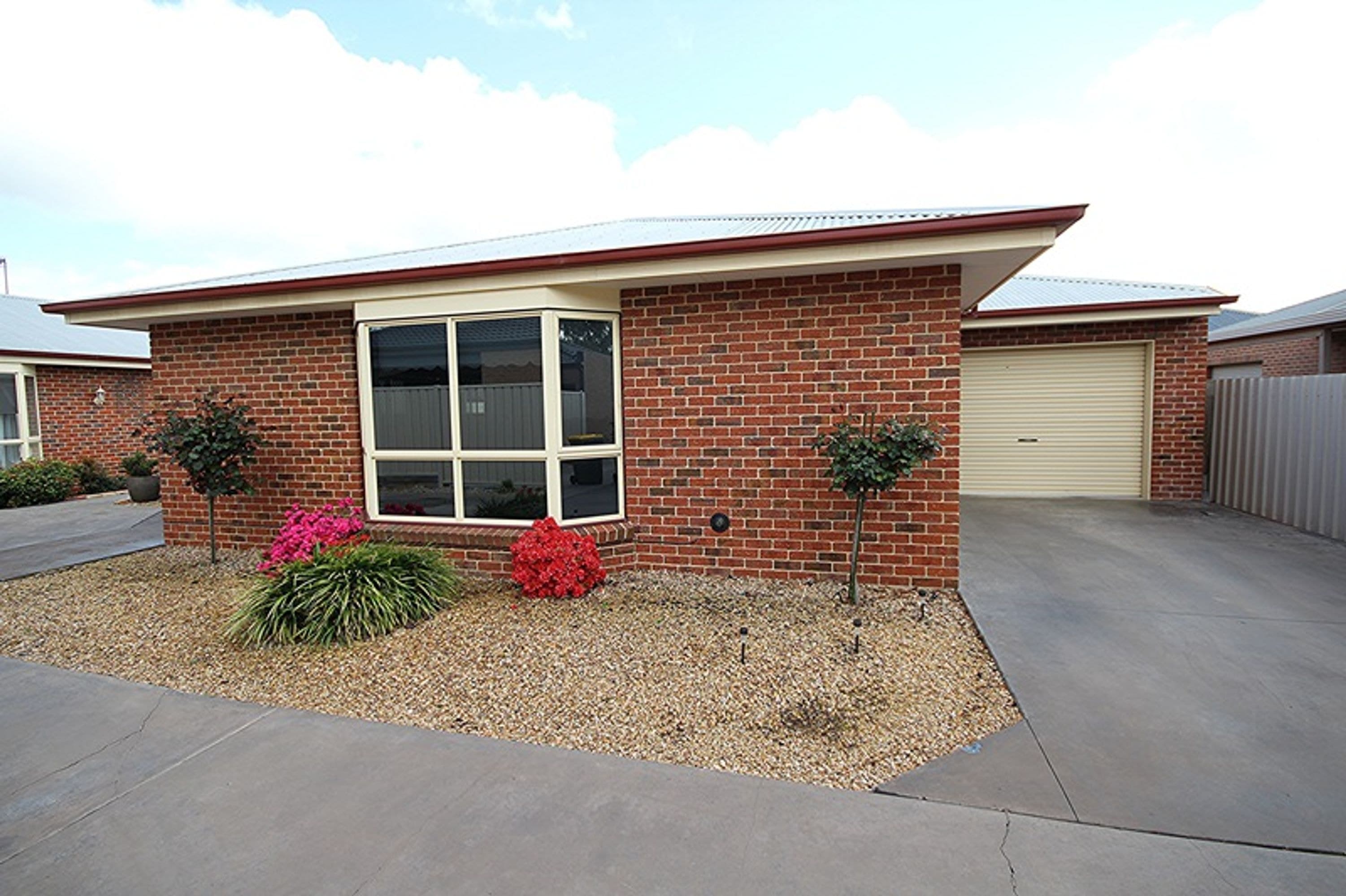 2/9 Barton Drive, Horsham VIC 3400, Horsham - Image 1