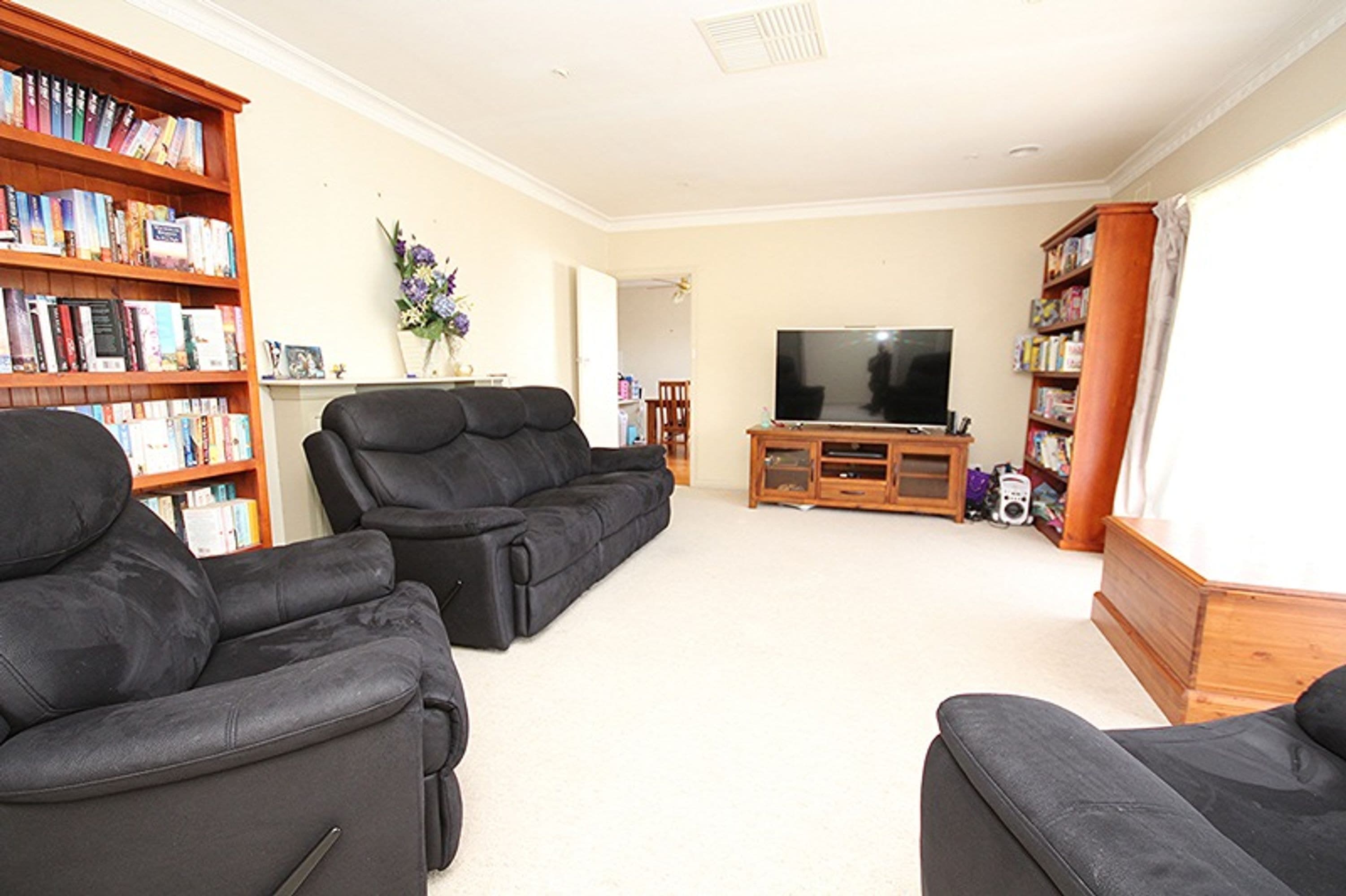 19 Landy Street, Horsham VIC 3400, Horsham - Thumbnail 2