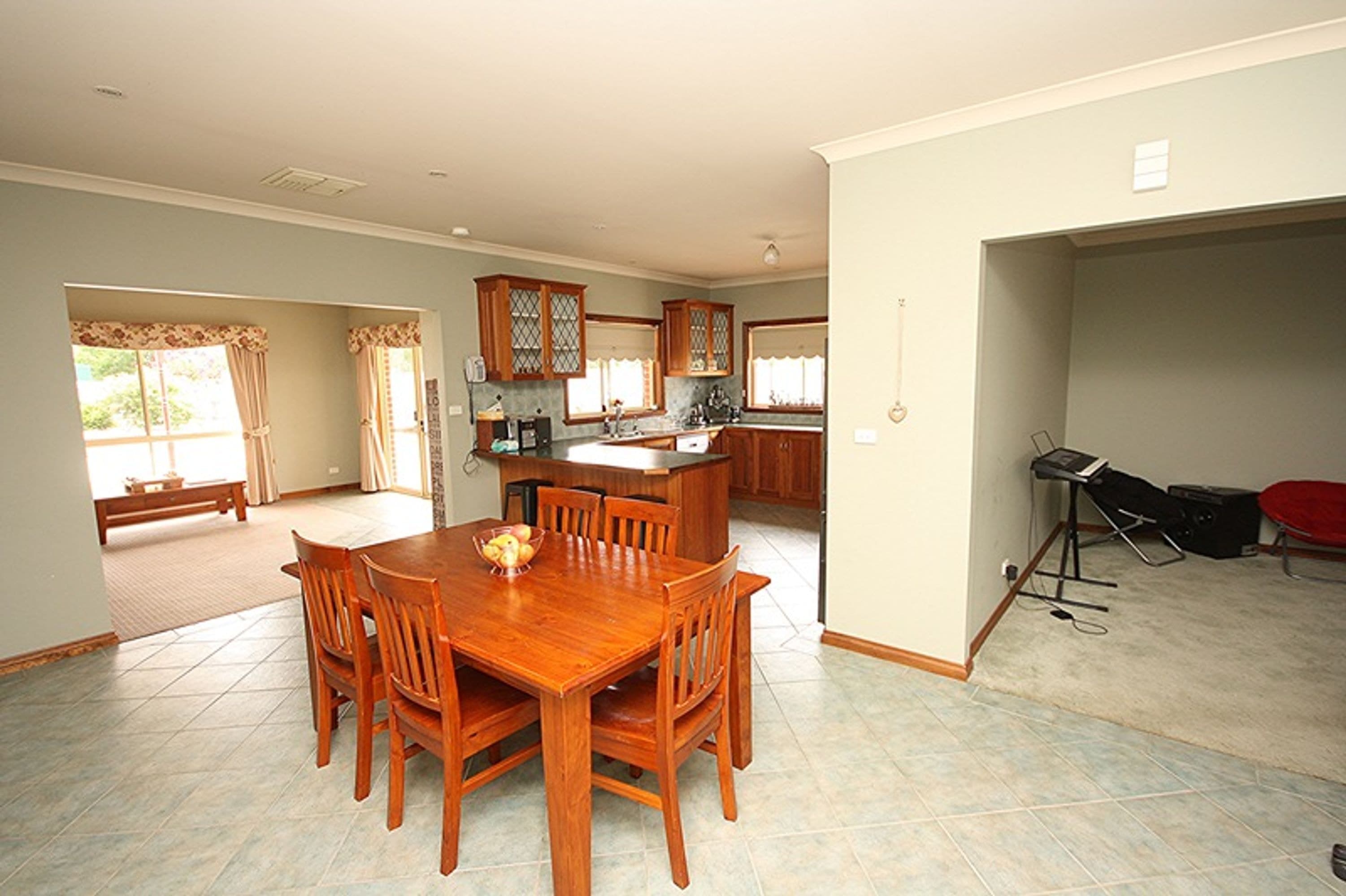 19 Knowles Street, Horsham VIC 3400, Horsham - Thumbnail 3