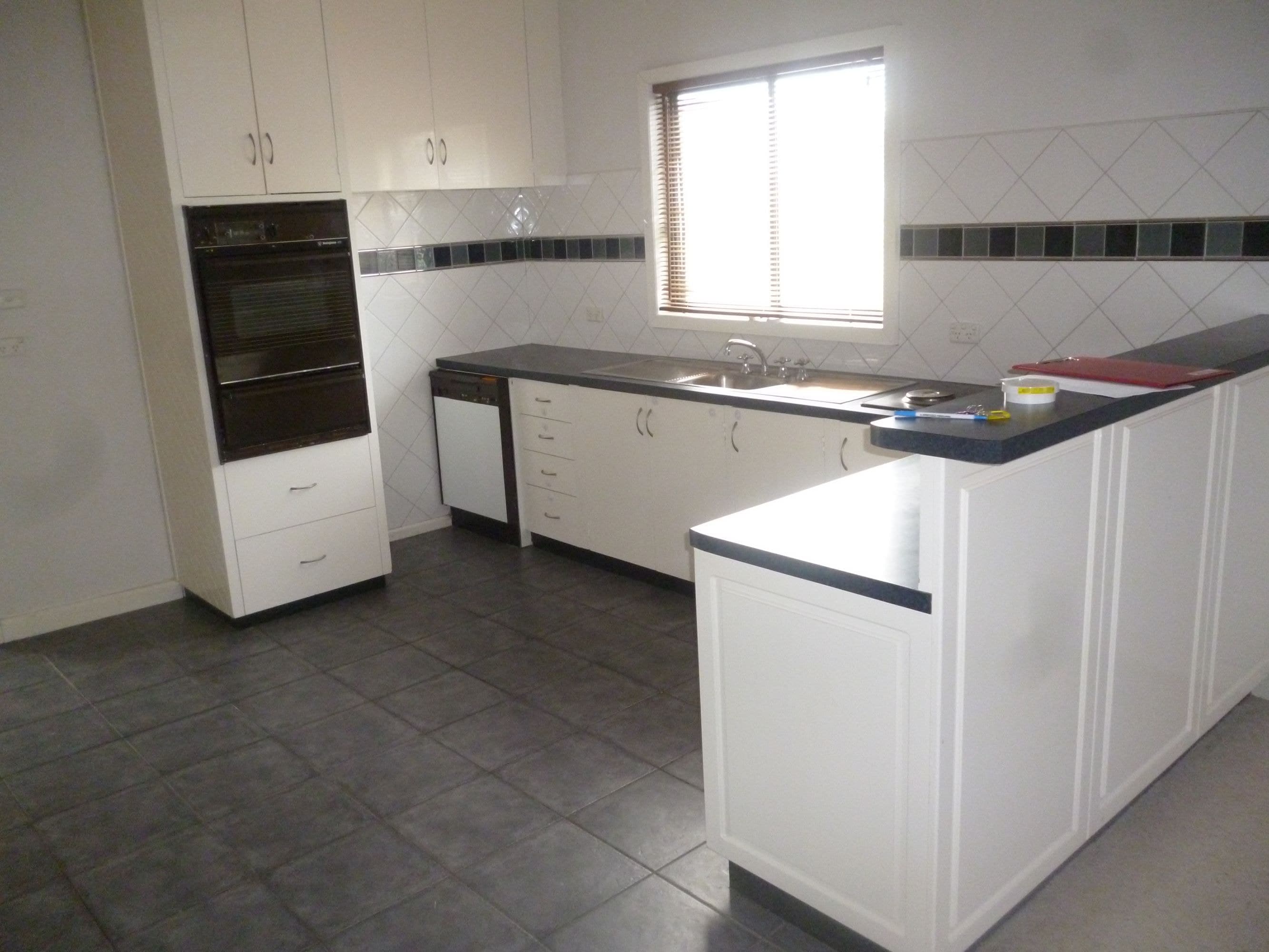 5 Valentine Avenue, Horsham VIC 3400, Horsham - Thumbnail 2