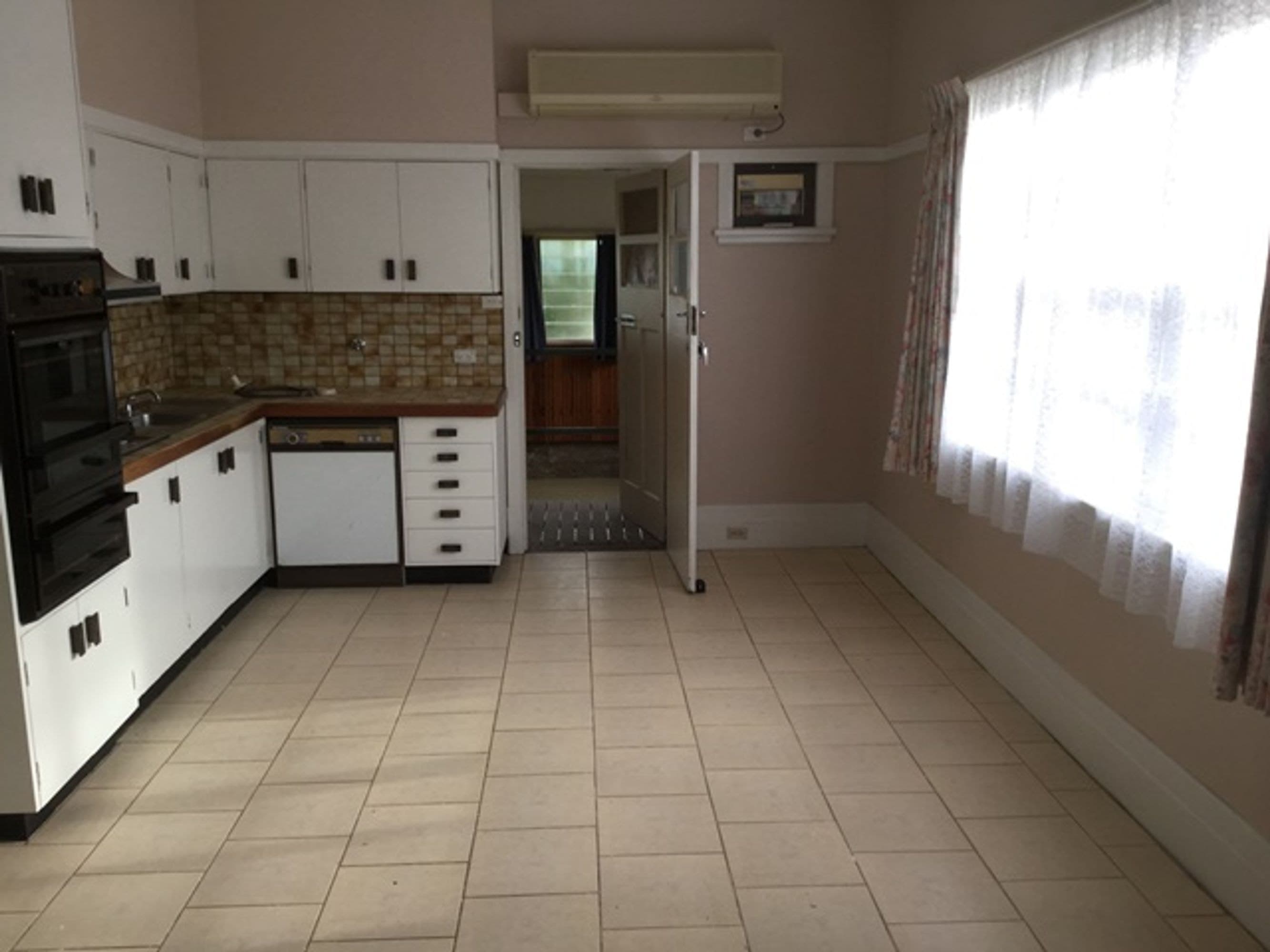 11 Lynott Street, Horsham VIC 3400, Horsham - Thumbnail 2