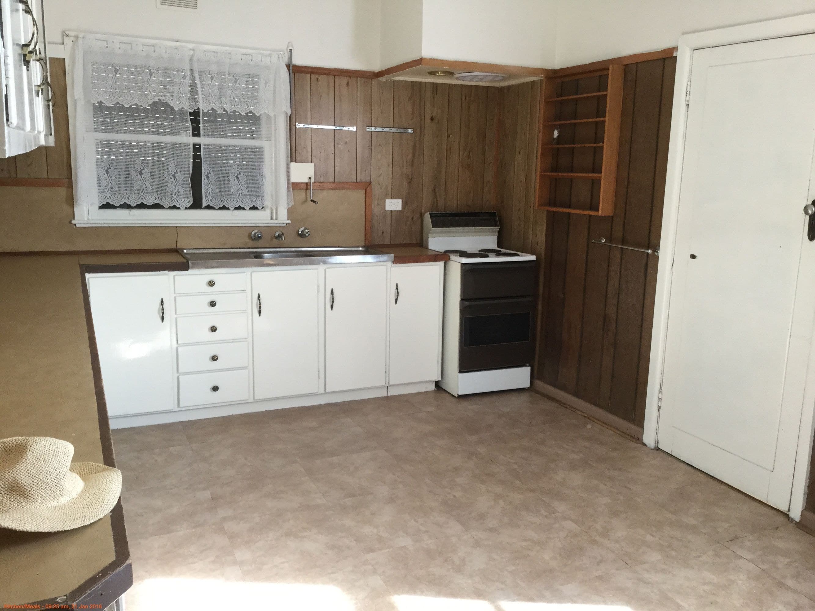 16 Philip Street, Horsham VIC 3400, Horsham - Thumbnail 2