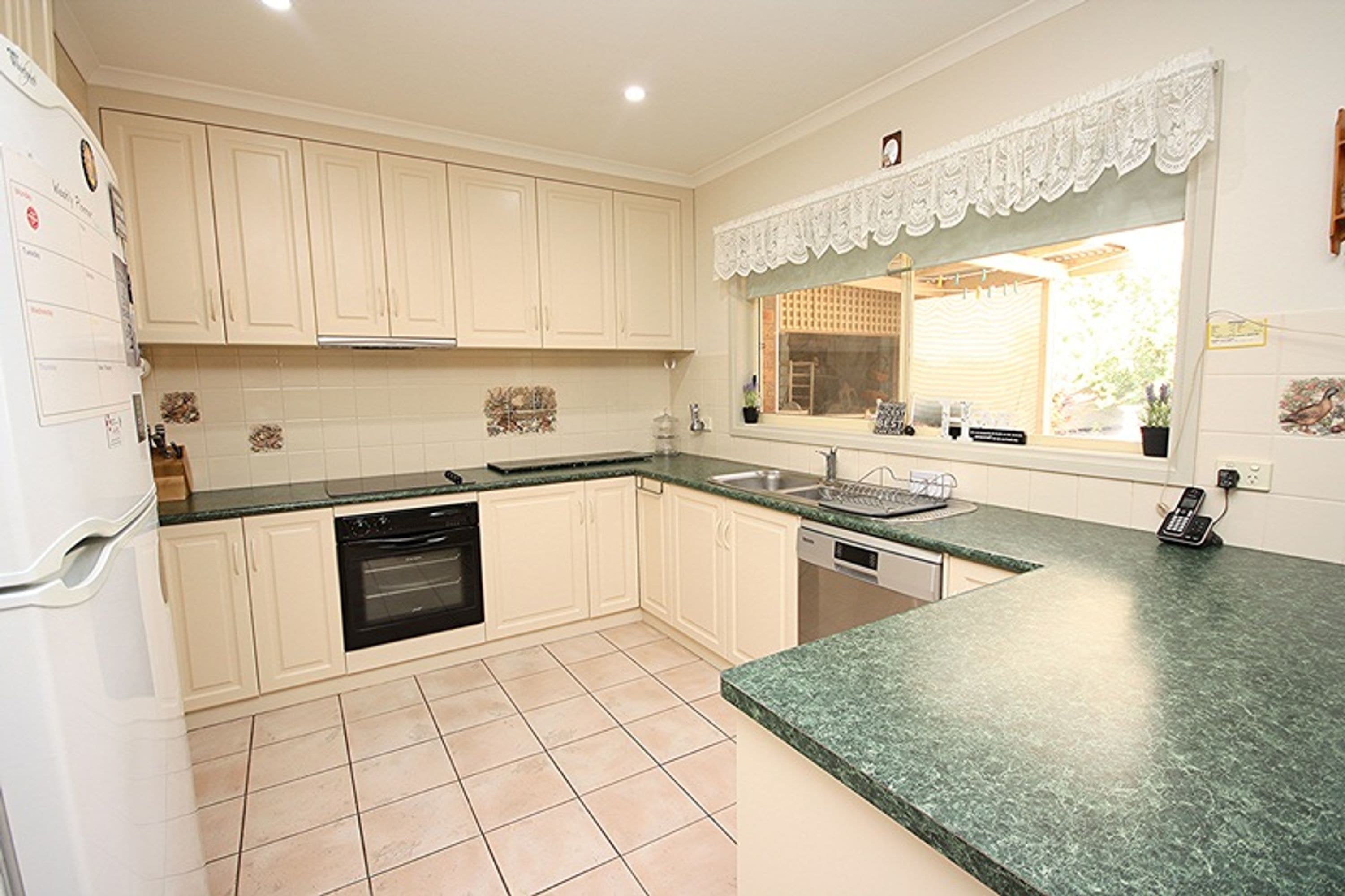 25 De Castella Drive, Horsham VIC 3400, Horsham - Thumbnail 2