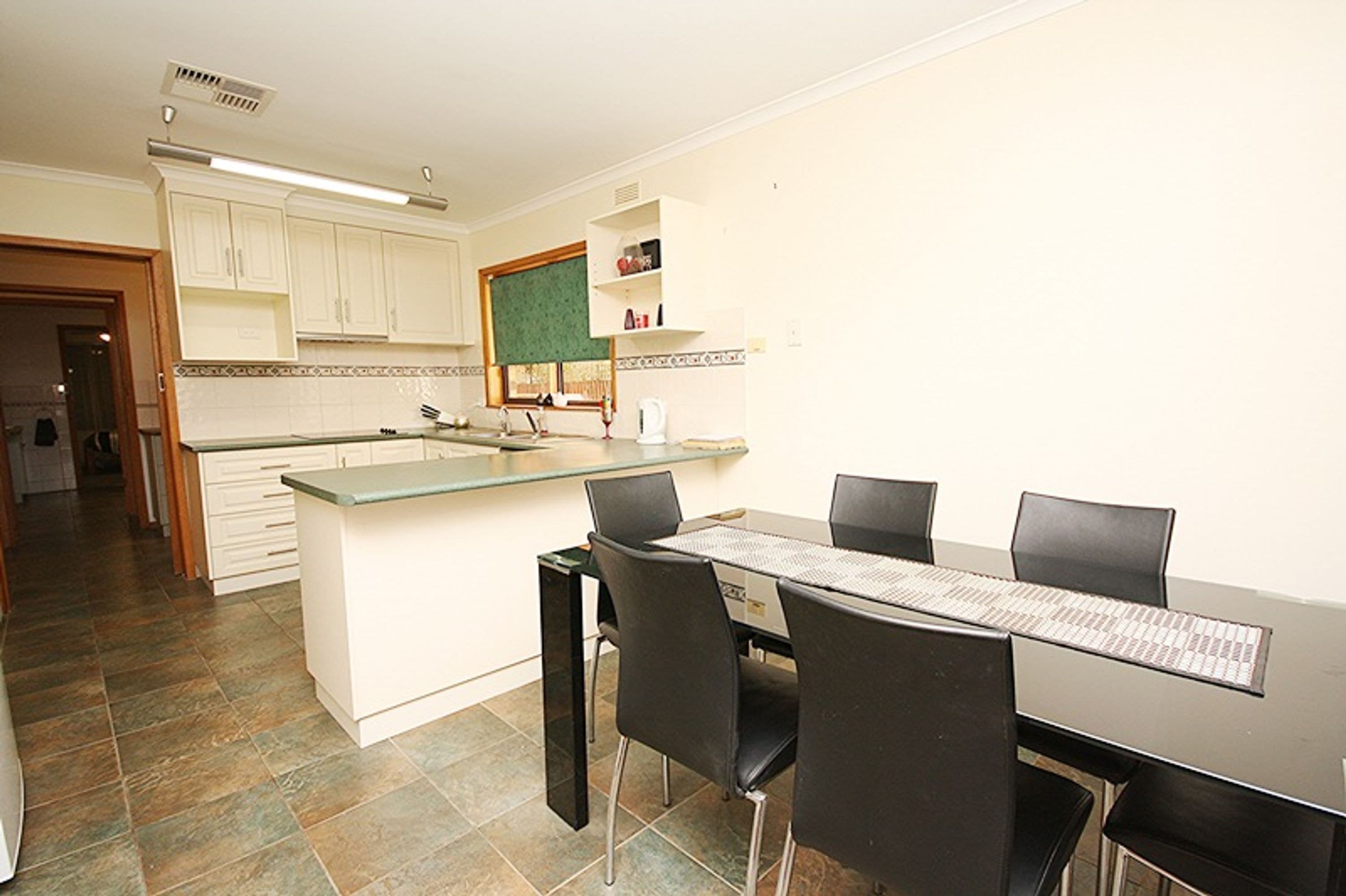 9 Carter Street, Horsham VIC 3400, Horsham - Thumbnail 3