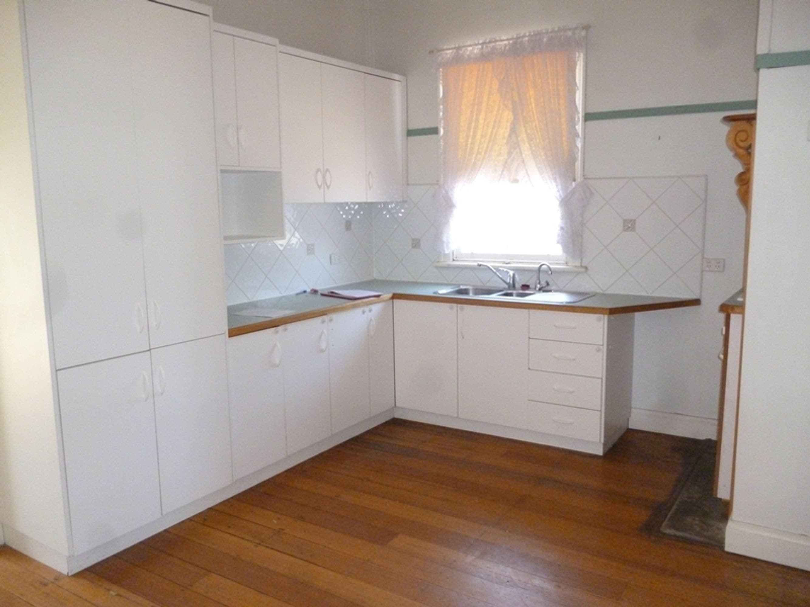 10 Gardenia Street, Horsham VIC 3400, Horsham - Thumbnail 2