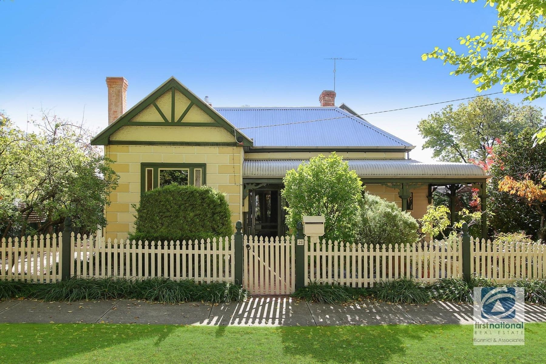 21 Loch Street, Beechworth VIC 3747, Beechworth - Image 1