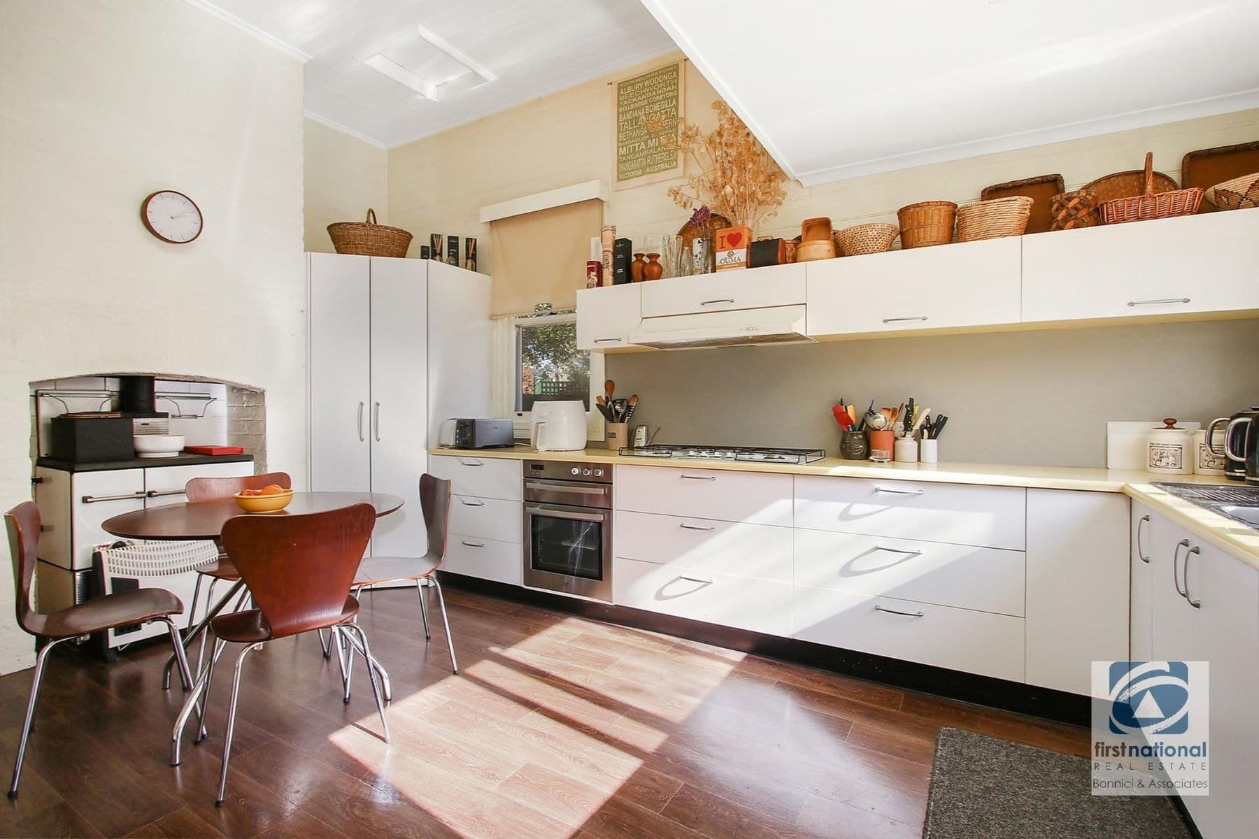 21 Loch Street, Beechworth VIC 3747, Beechworth - Thumbnail 4