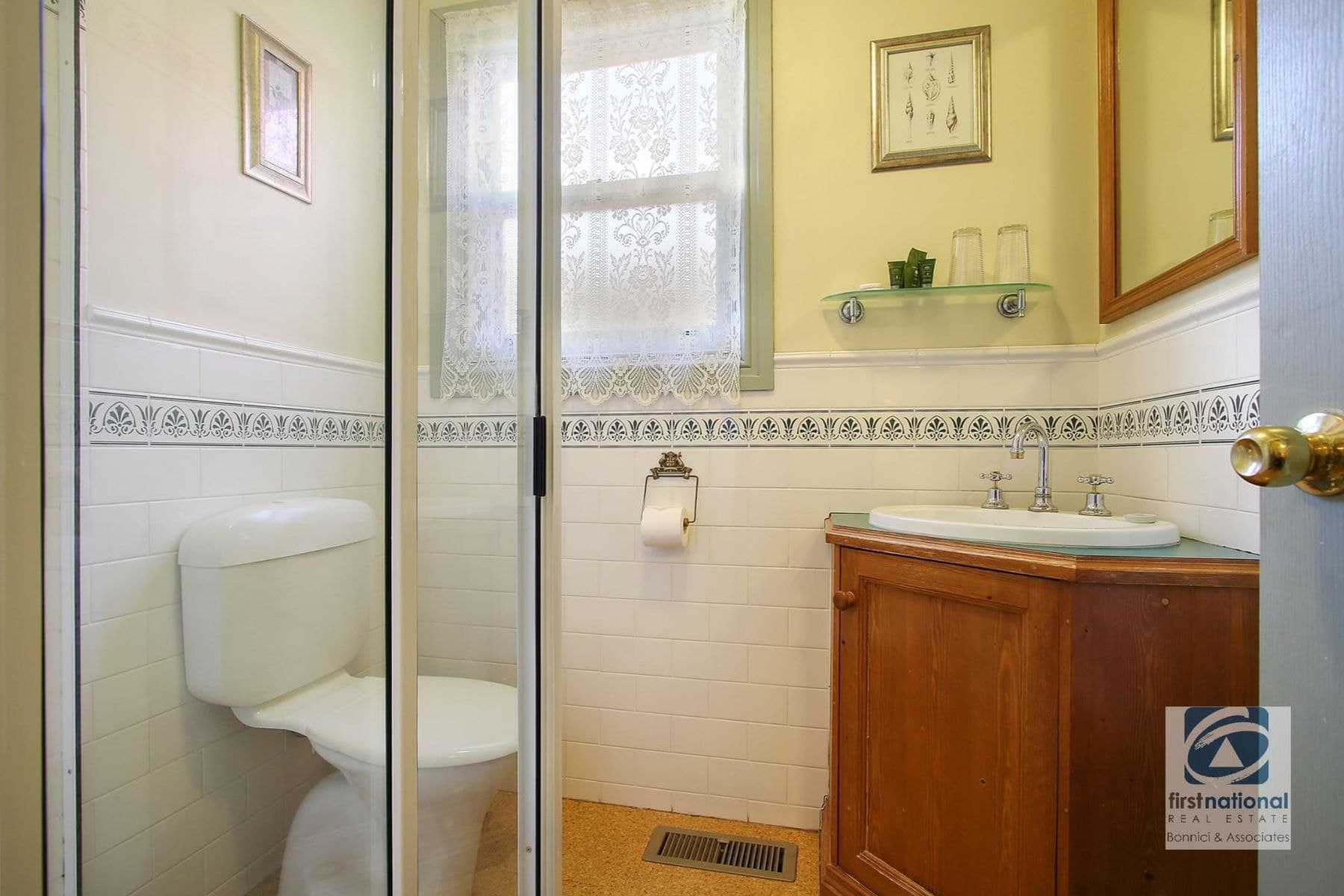 21 Loch Street, Beechworth VIC 3747, Beechworth - Thumbnail 8