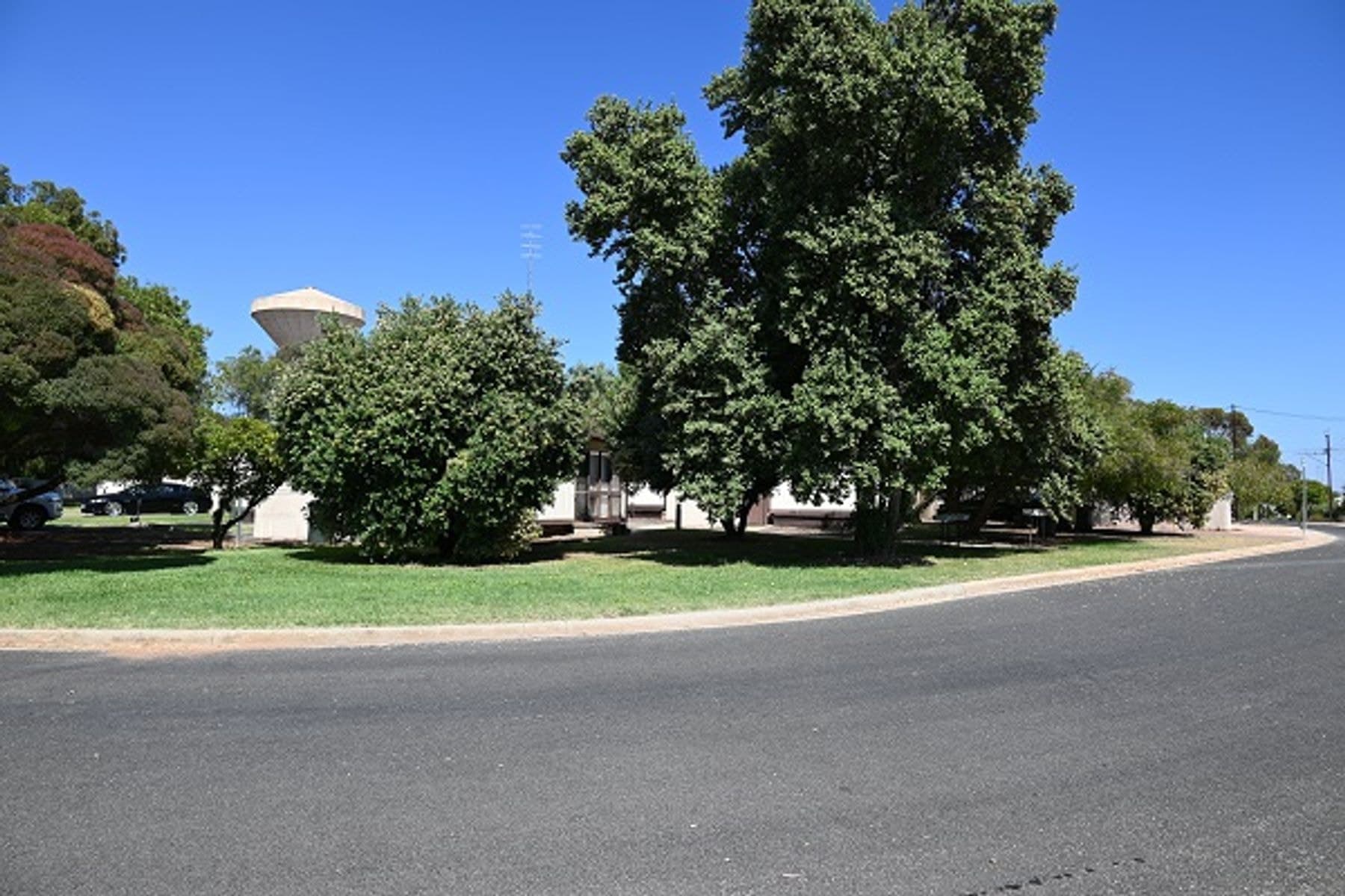 Units 1-6, 2 Kent Crescent, Waikerie SA 5330, Waikerie - Image 1