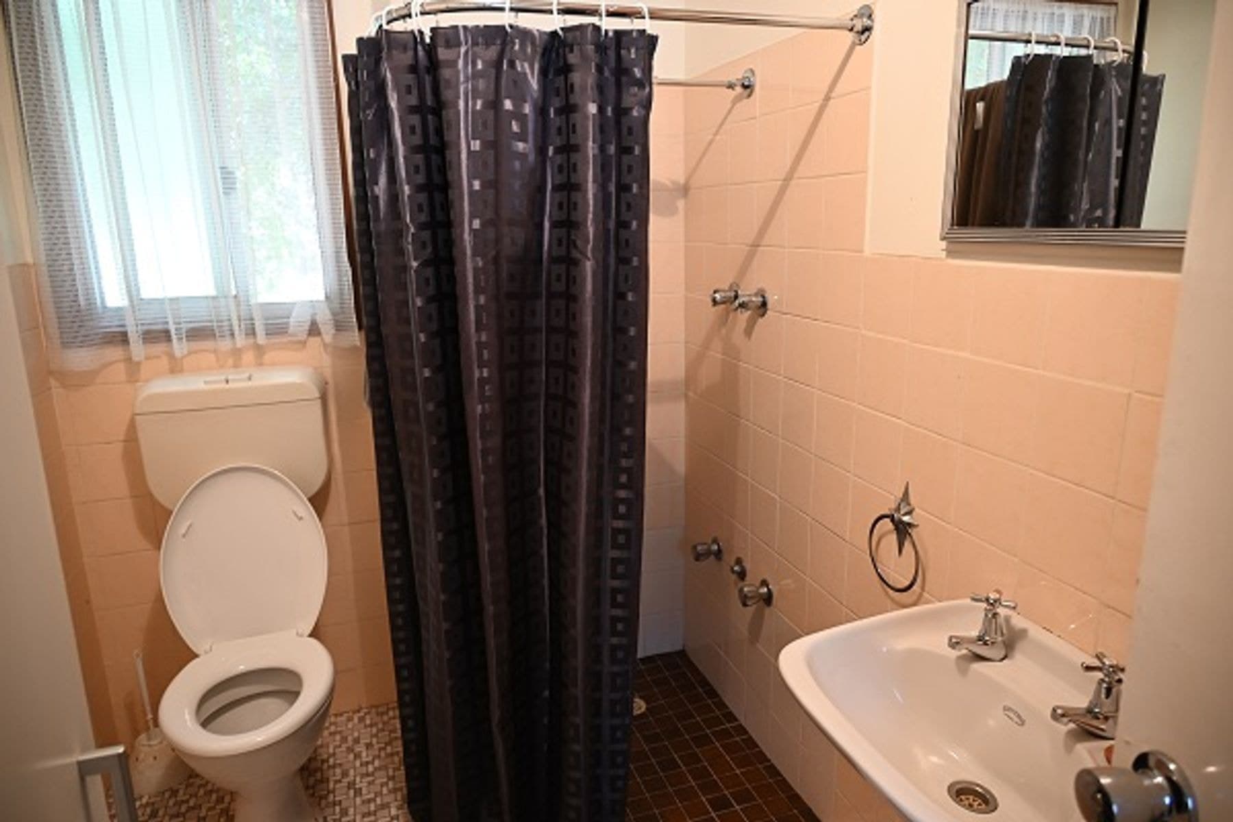 Units 1-6, 2 Kent Crescent, Waikerie SA 5330, Waikerie - Thumbnail 7