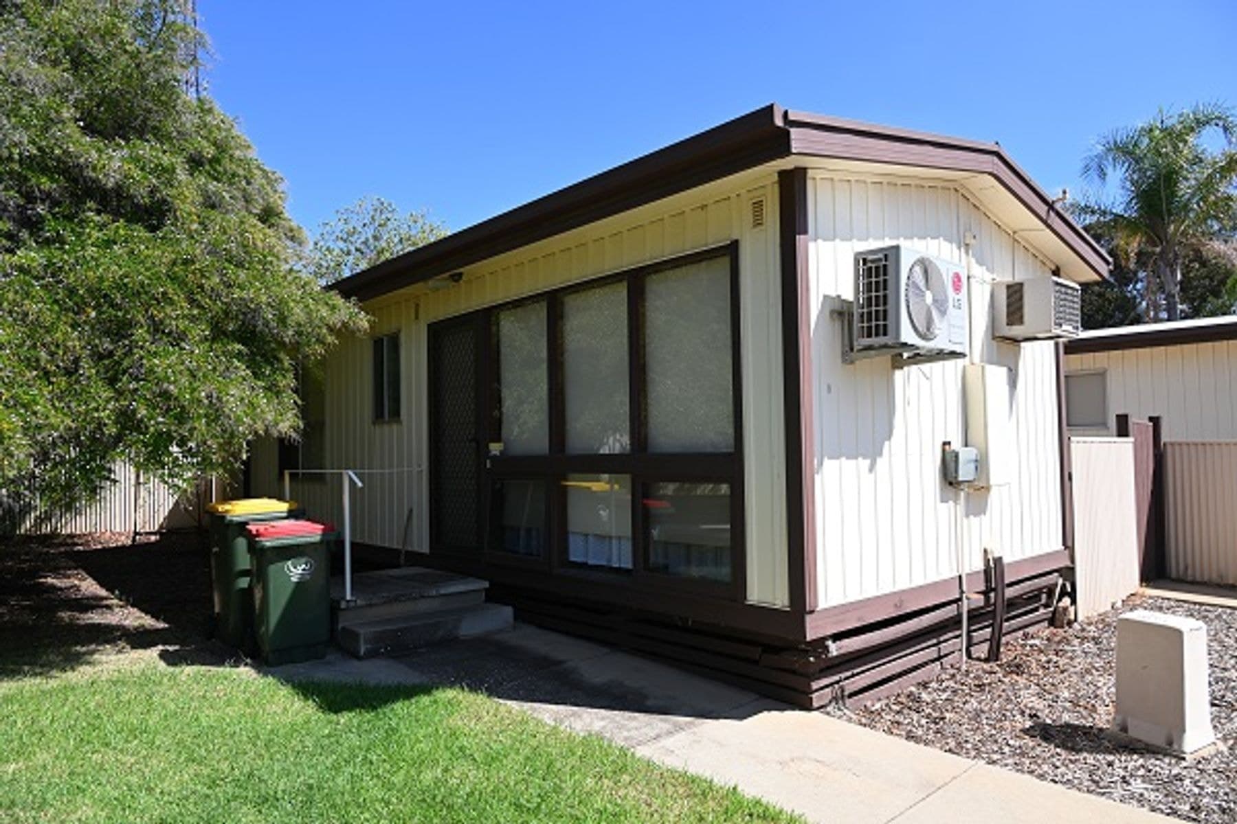 Units 1-6, 2 Kent Crescent, Waikerie SA 5330, Waikerie - Thumbnail 8