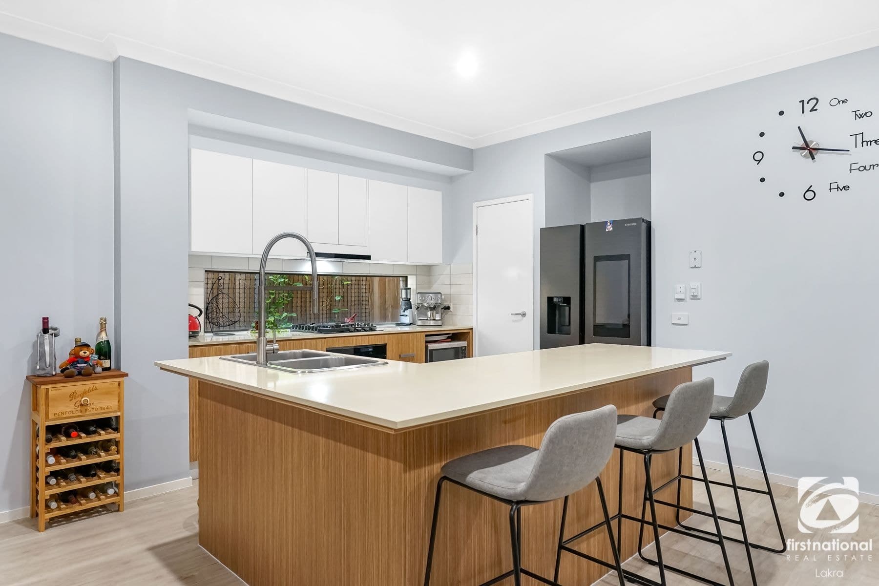 15 Broadbeach Circuit, Point Cook VIC 3030, Point Cook - Thumbnail 3