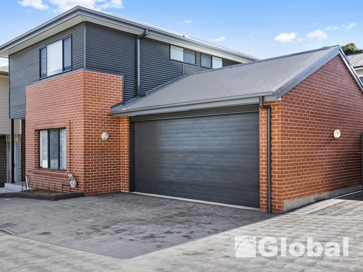 2/57 Yorston Street, Warners Bay, Warners Bay - Image 1