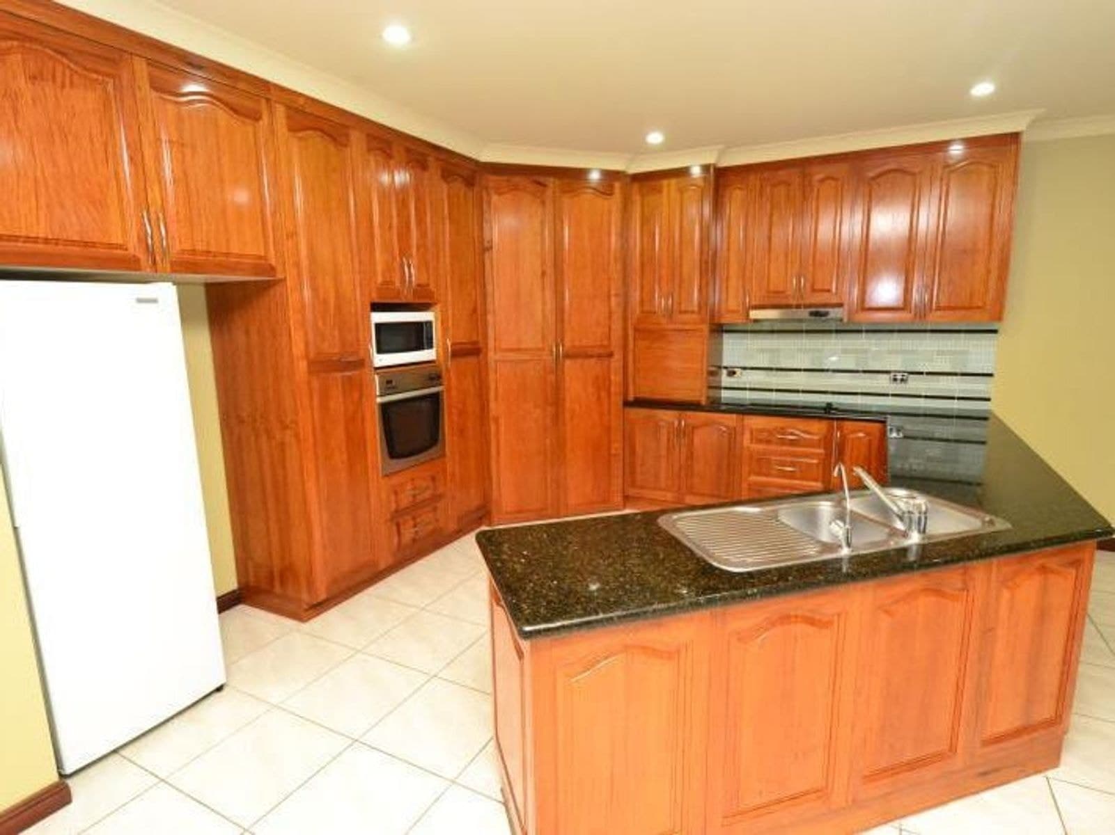 10 Michael Drive, Biloela QLD 4715, Biloela - Thumbnail 3