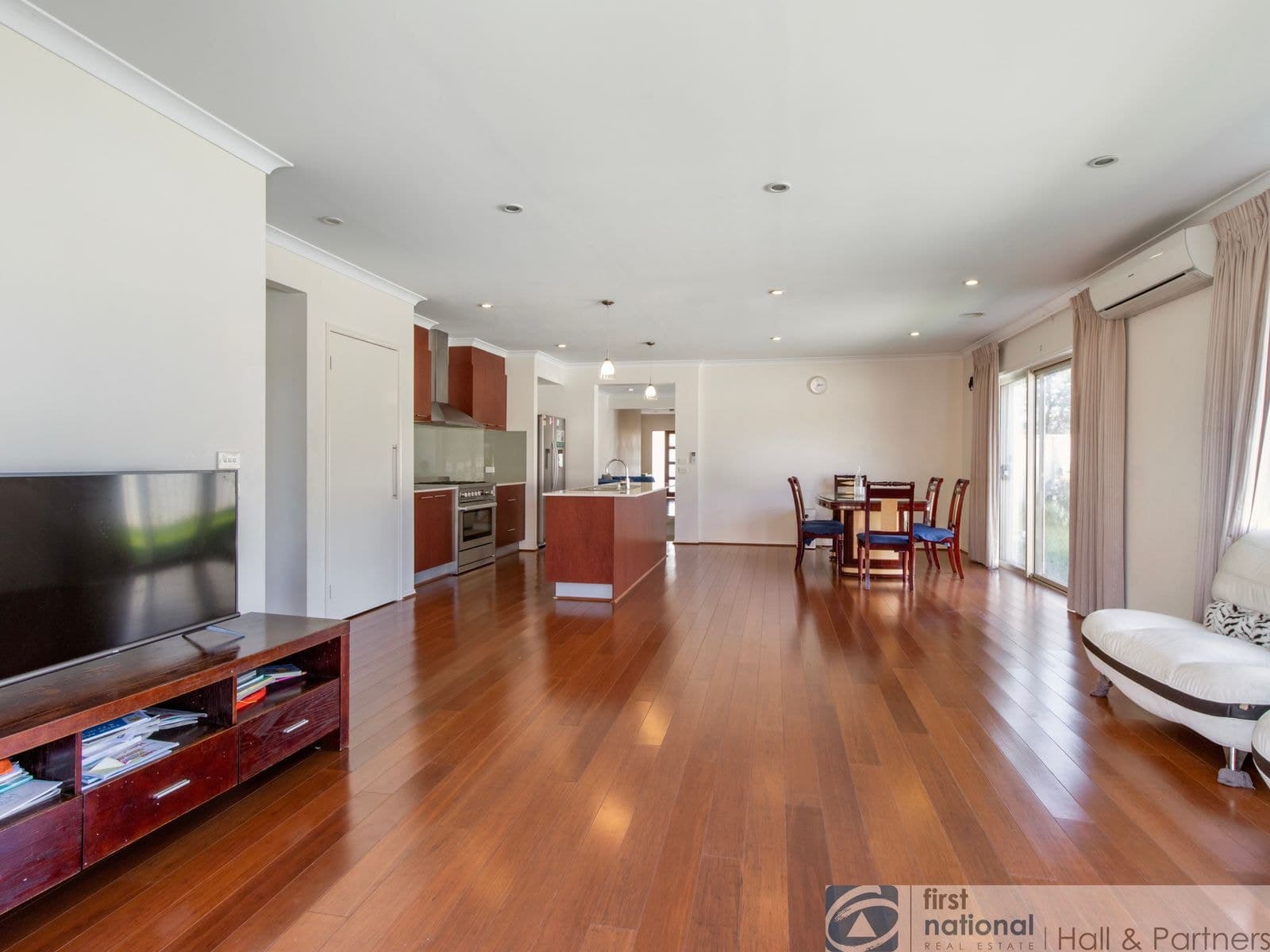 5 Victory Drive, Pakenham VIC 3810, Pakenham - Thumbnail 2