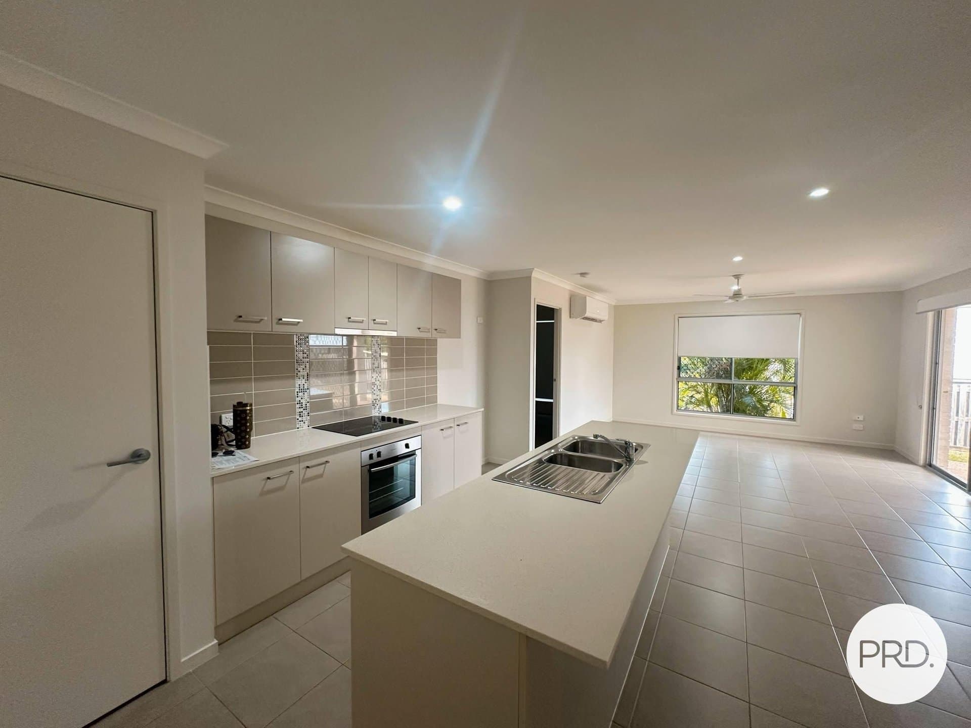 2/5 Goodnight Place, NEW AUCKLAND QLD 4680, New Auckland Property Image - Thumbnail 3