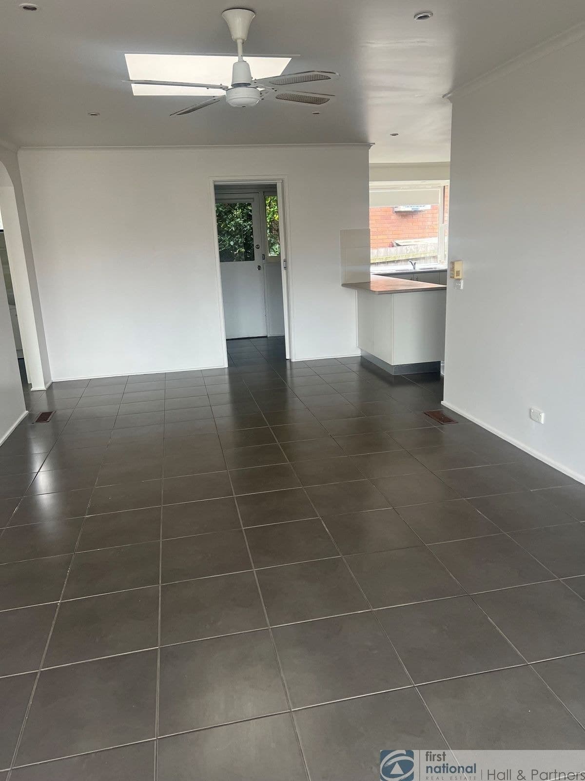 8 David Collins Drive, Endeavour Hills VIC 3802, Endeavour Hills - Thumbnail 4
